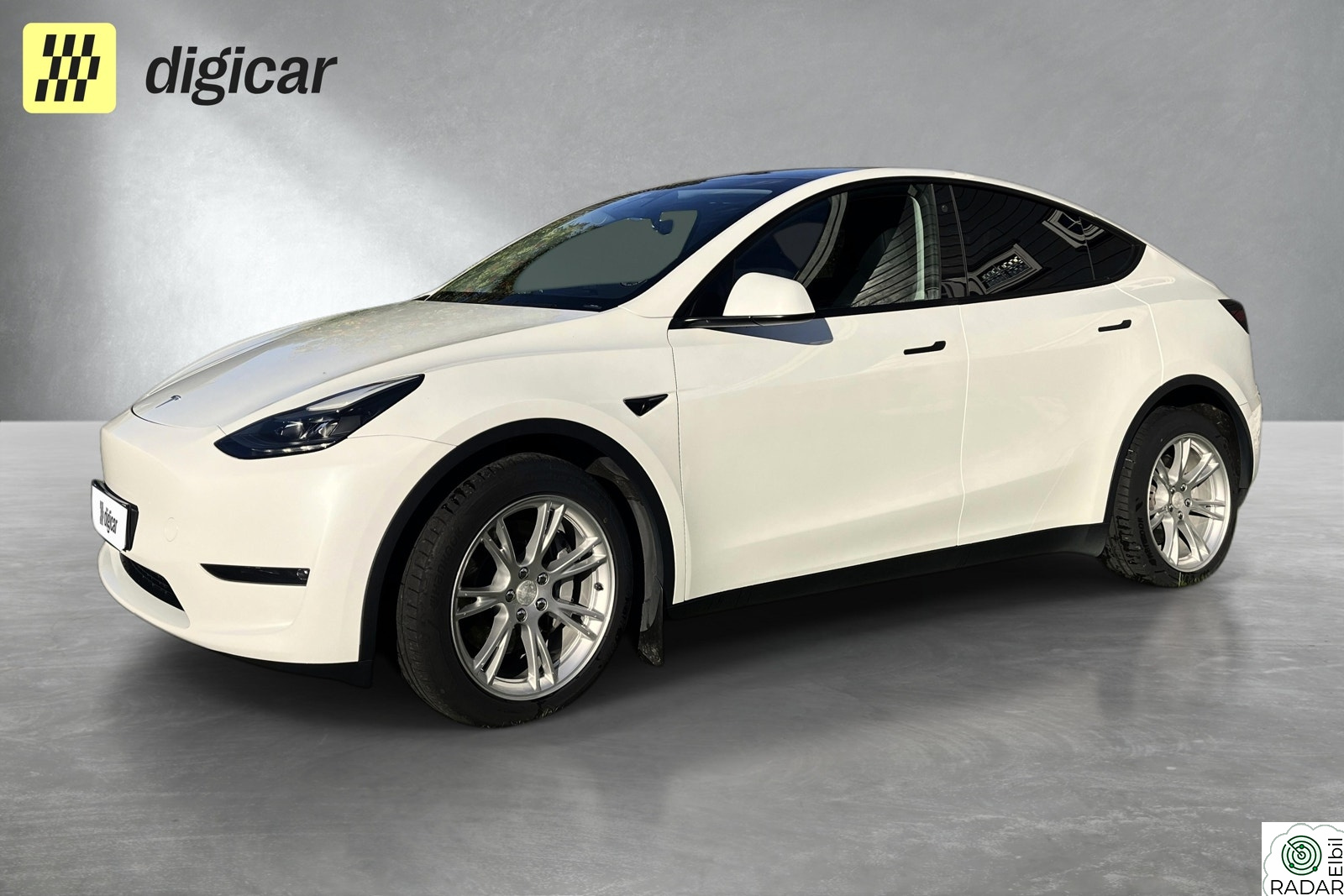TESLA Model Y Long Range AWD / Hengerfeste / Autopilot / 19" / ++