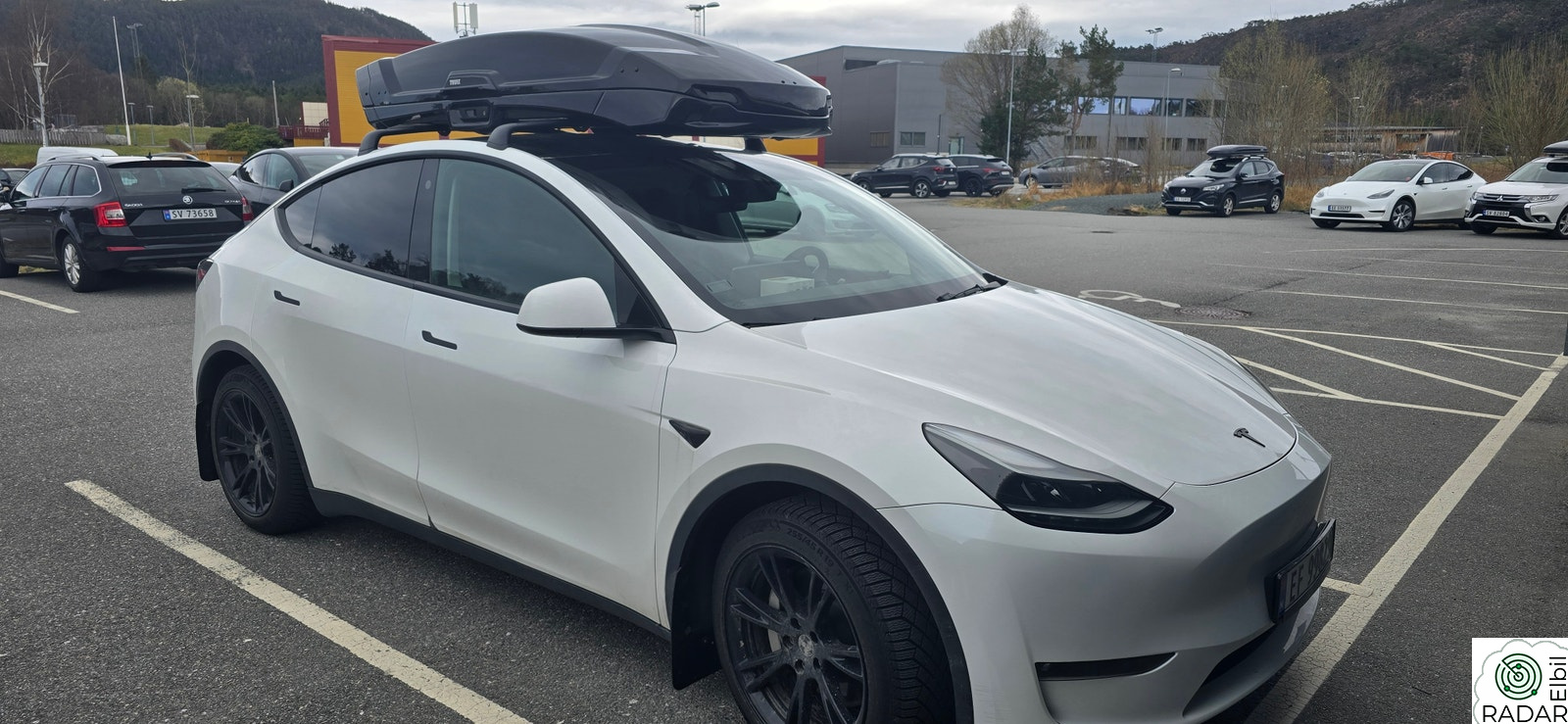 TESLA Model Y LR AWD/Hengerfeste/S+V hjul/Autopilot/Lav KM