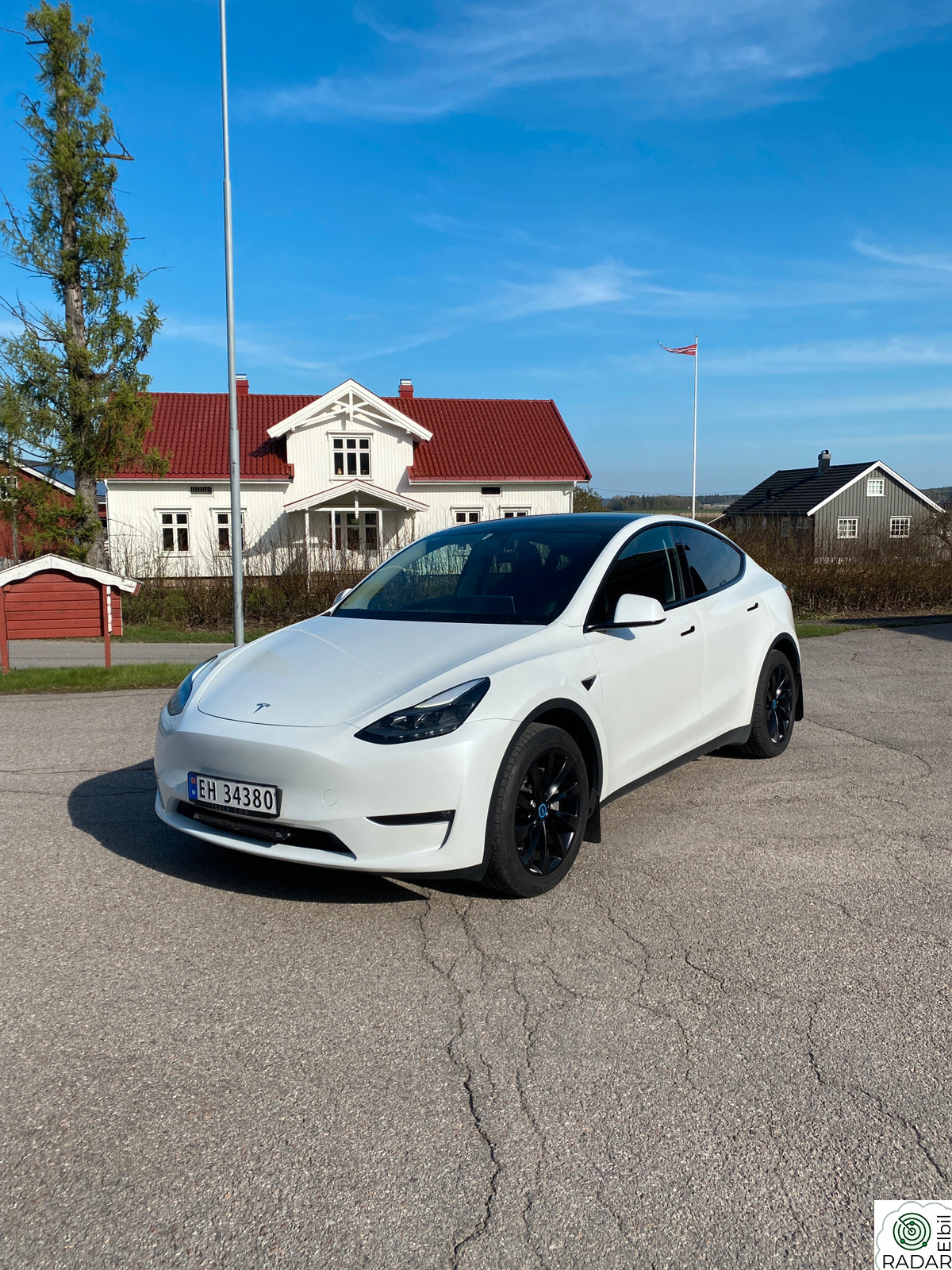 TESLA Model Y Long Range AWD - Lazer linear 18 Elite+