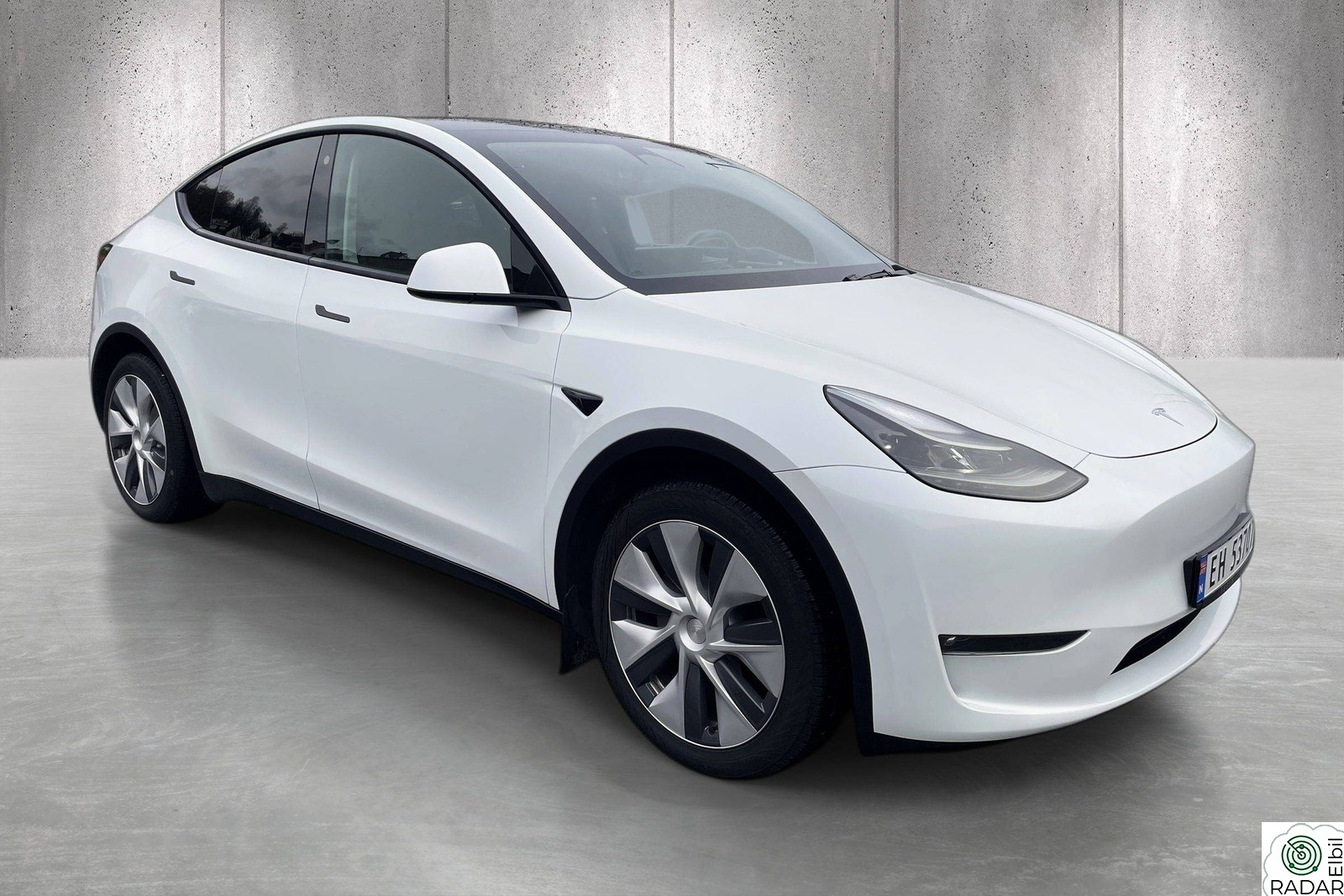 TESLA Model Y Long Range AWD | Garanti | 533KM/514HK | Autopilot