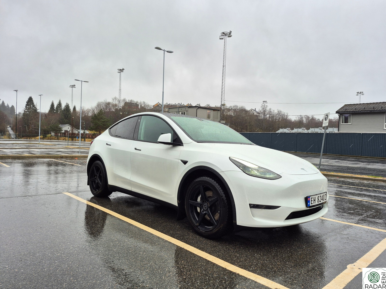 TESLA Model Y LR AWD Norsk/Premium/Skinn/Lakk/Lav-km/Krok/Garanti/ACC