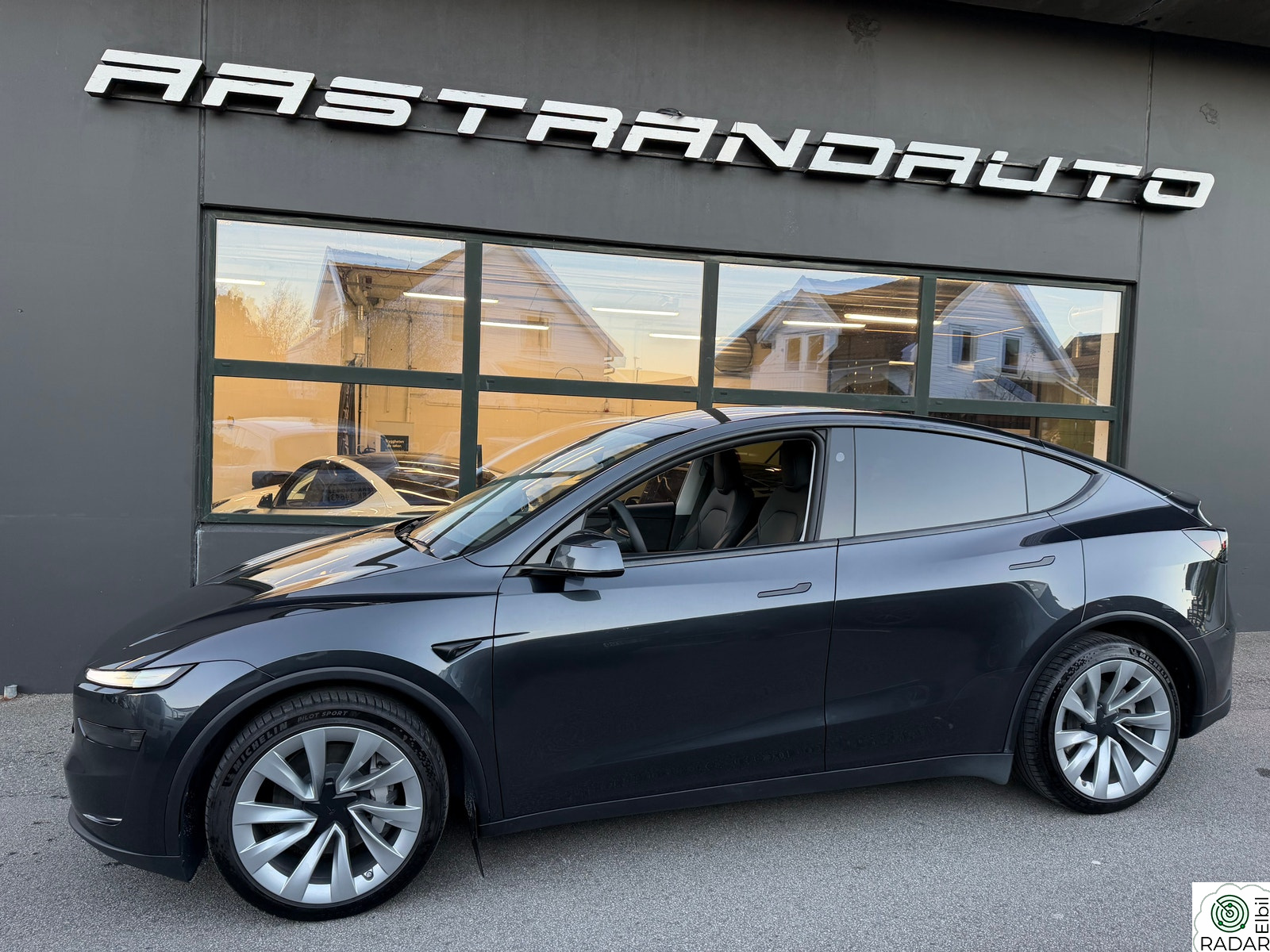 TESLA Model Y AP|PREMIUM||KROK|HIFI|PANO|20"|KUPP