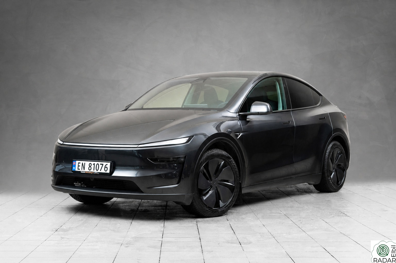 TESLA Model Y LONG RANGE AWD JUNIPER/600KM/PANO/360/KROK/19+19!