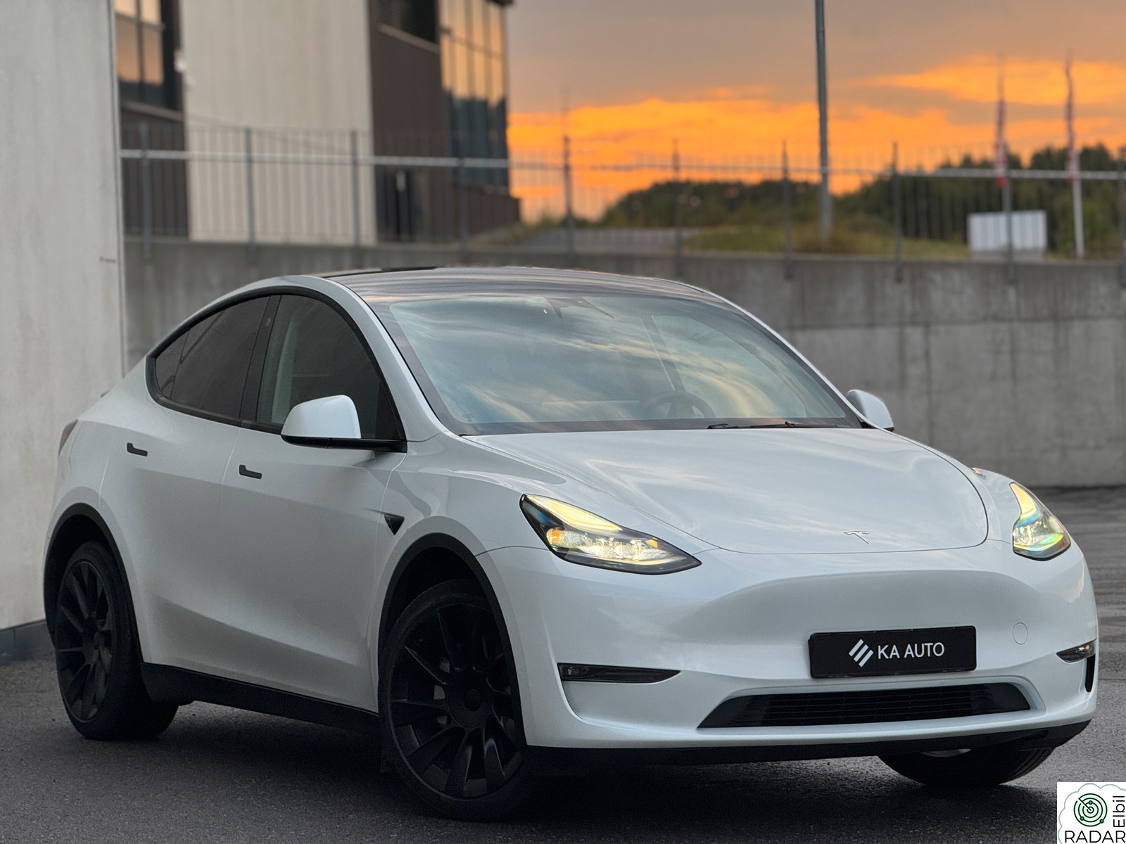 TESLA Model Y LONG RANGE/ AWD / KROK / CARBON / AUTOPILOT / 1 EIER
