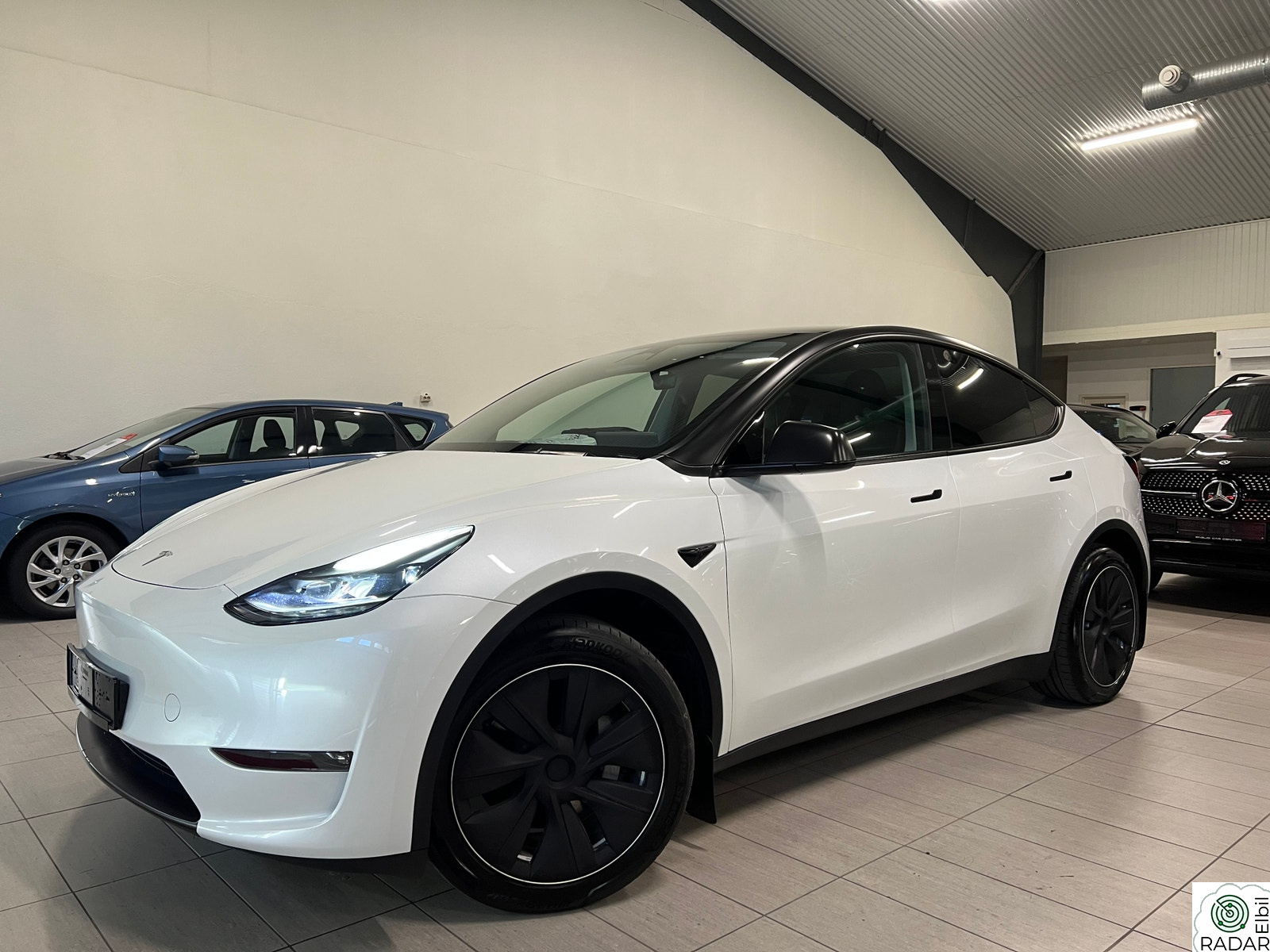TESLA Model Y Long Range AWD PREMIUM,H-FESTE,KAMERA,HIFI,SKINN