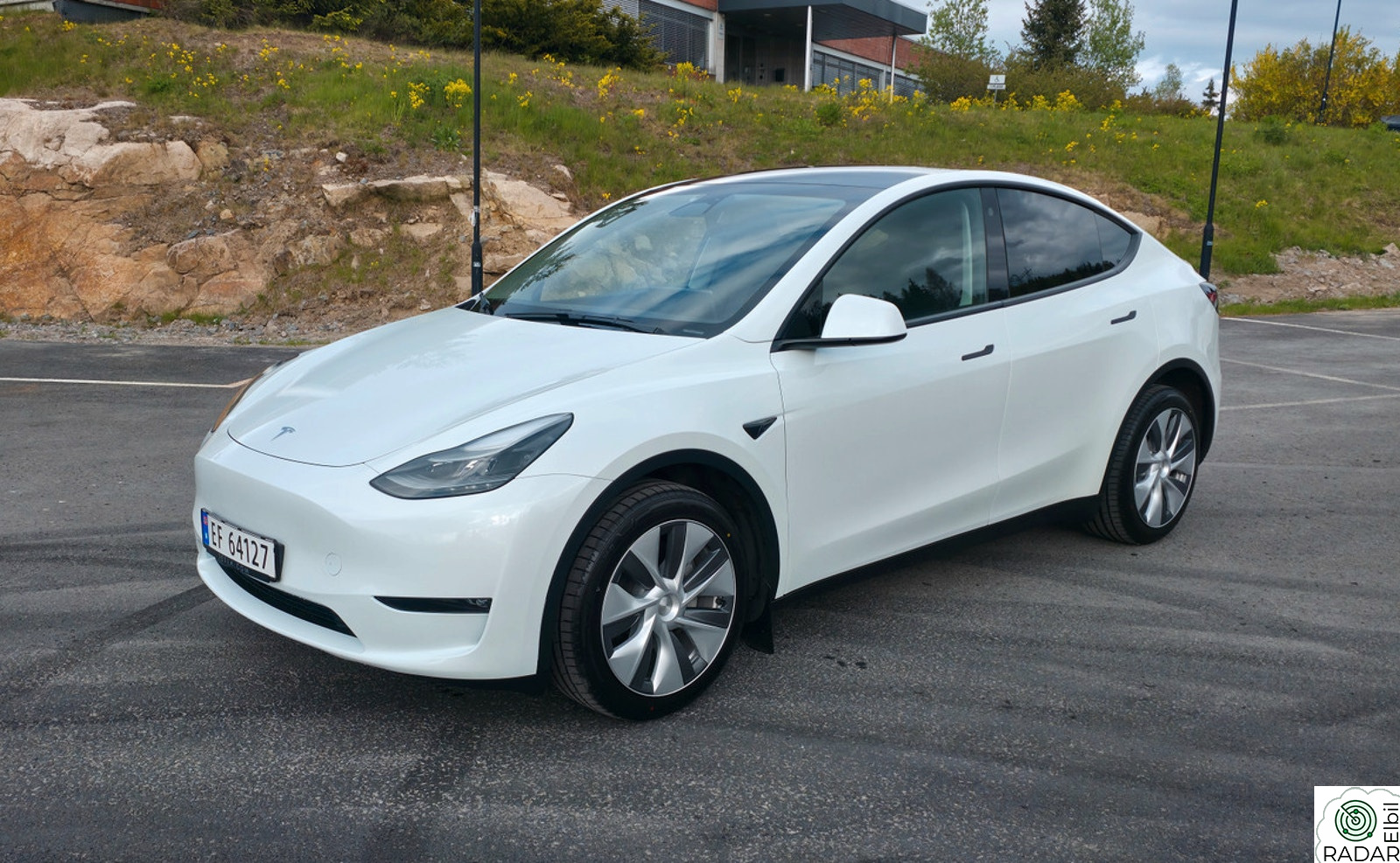 TESLA Model Y Long Range AWD | 4x4 | 533 km rekkevidde | Hengerfeste