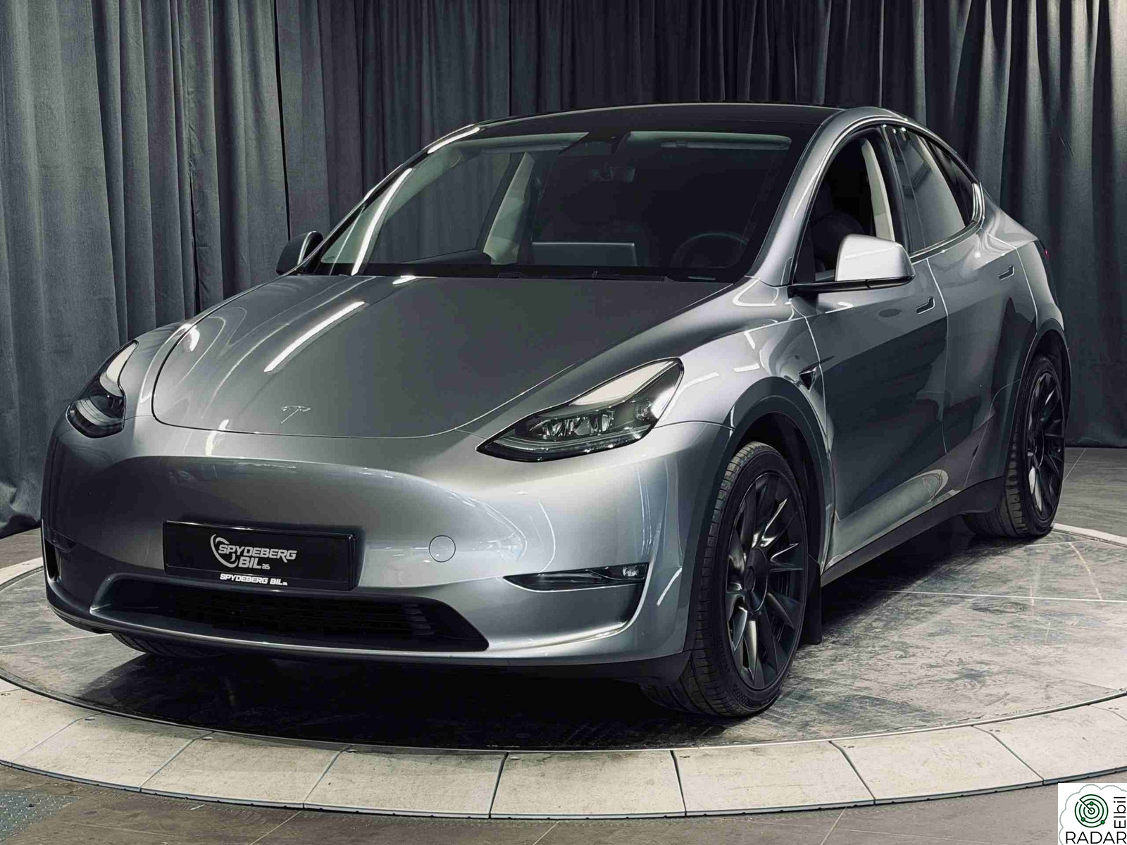 TESLA Model Y Long Range/Dual Motor/Krok/Autopilot/Quicksilver