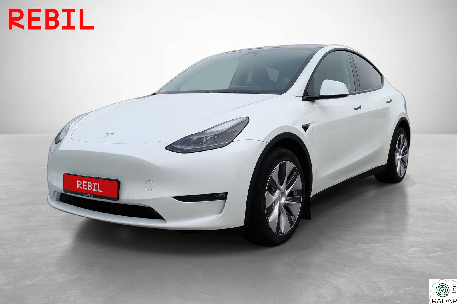 TESLA Model Y Long Range AWD/Krok/R.Kamera/Navi/AP/V.Pumpe/Rattvarme
