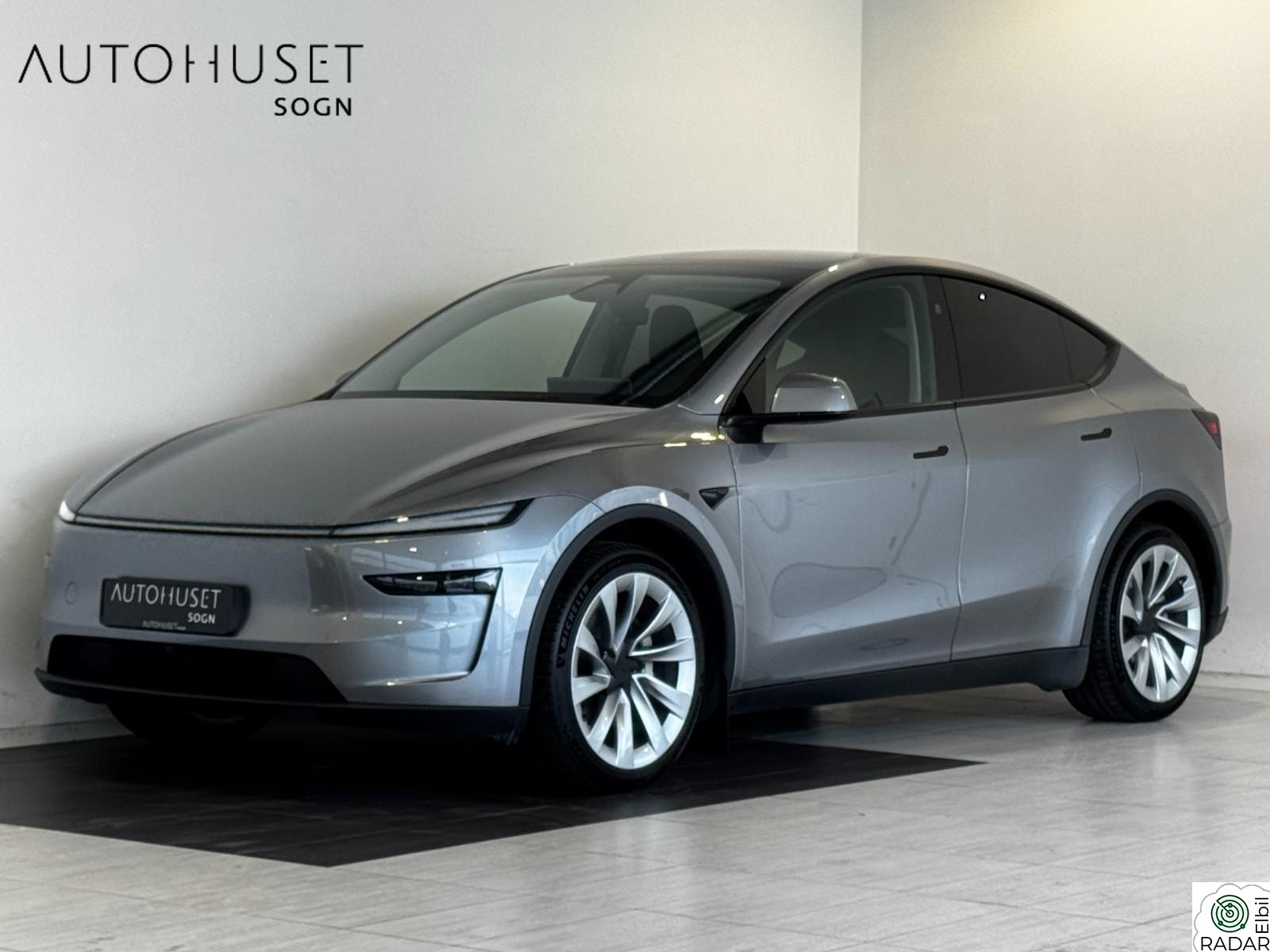 TESLA Model Y LRDM-LAUNCH EDITION-QUICKSILVER-HFESTE-AUTOPILOT