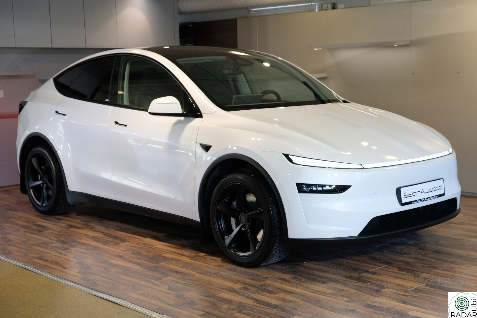 TESLA Model Y AWD Long Range Juniper/Krok/Pano/Premium/S+V/Skinn/++
