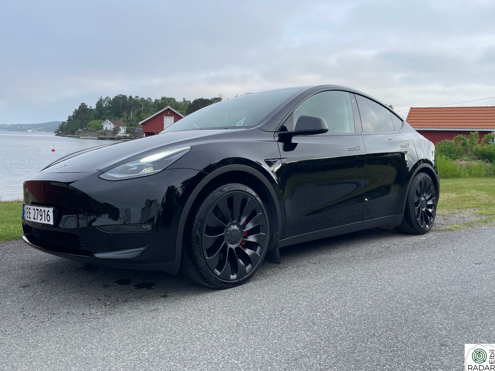 TESLA Model Y Performance AWD