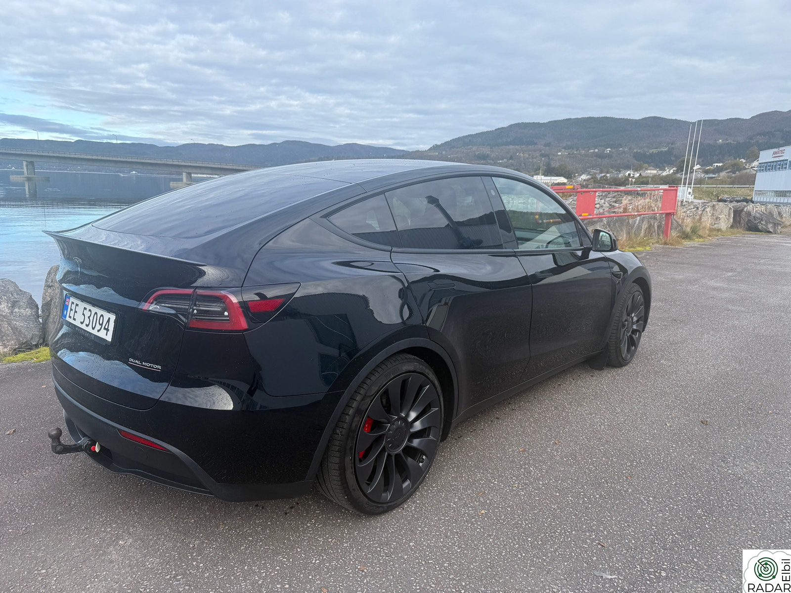 TESLA Model Y Performance AWD / 21"Uber S+V / Nye dekk for kr 35.000