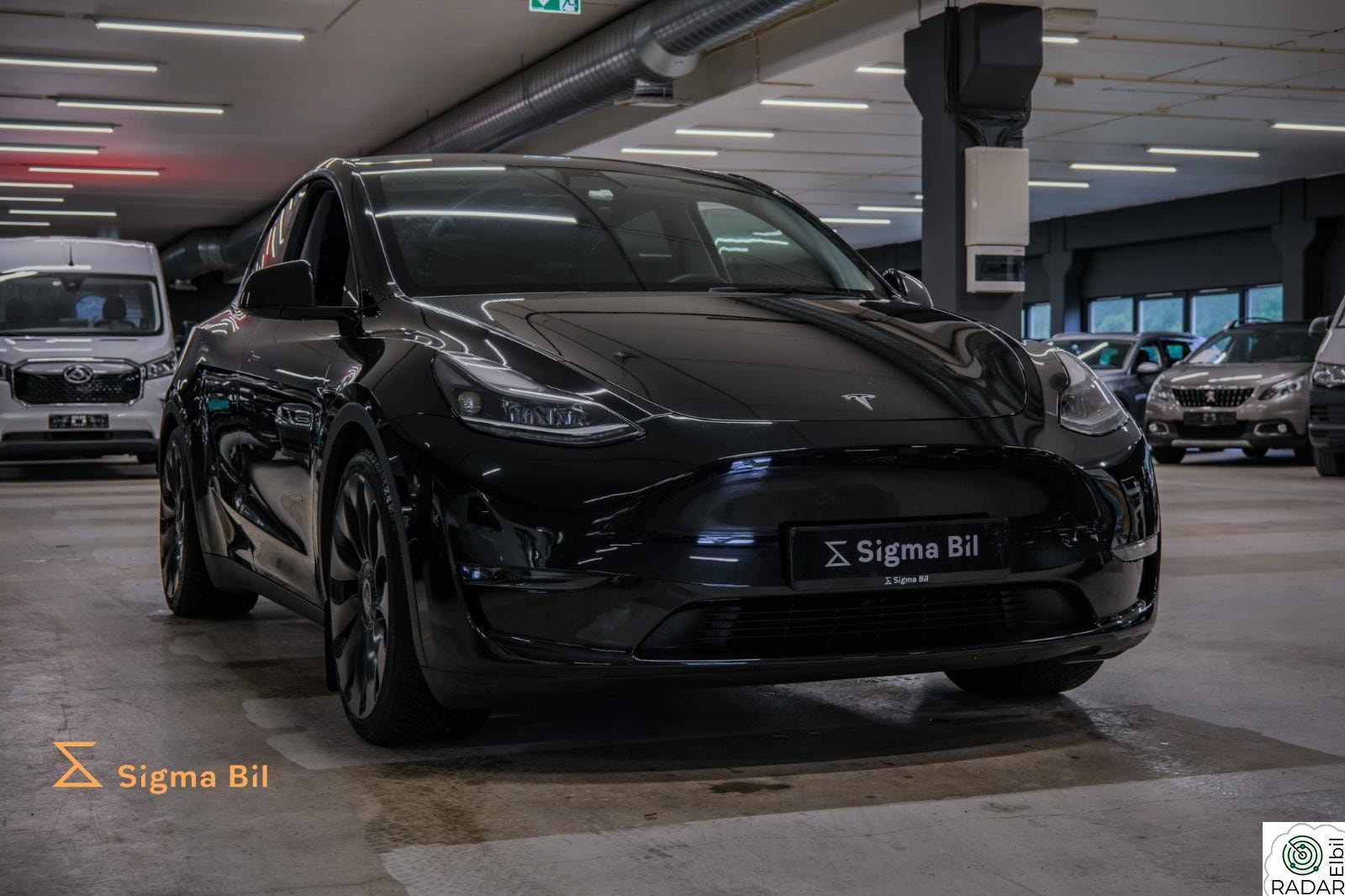 TESLA Model Y Performance 514WLTP AWD Skinn Autopilot Krok EU11/26