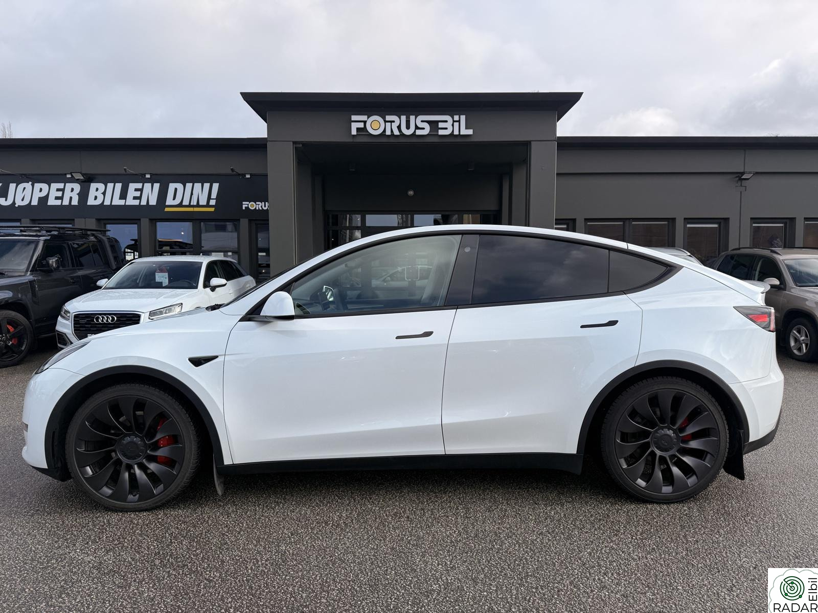 TESLA Model Y Perfomance AWD/514 WLTP/AP/Premium/Panorama/S-V på 21"