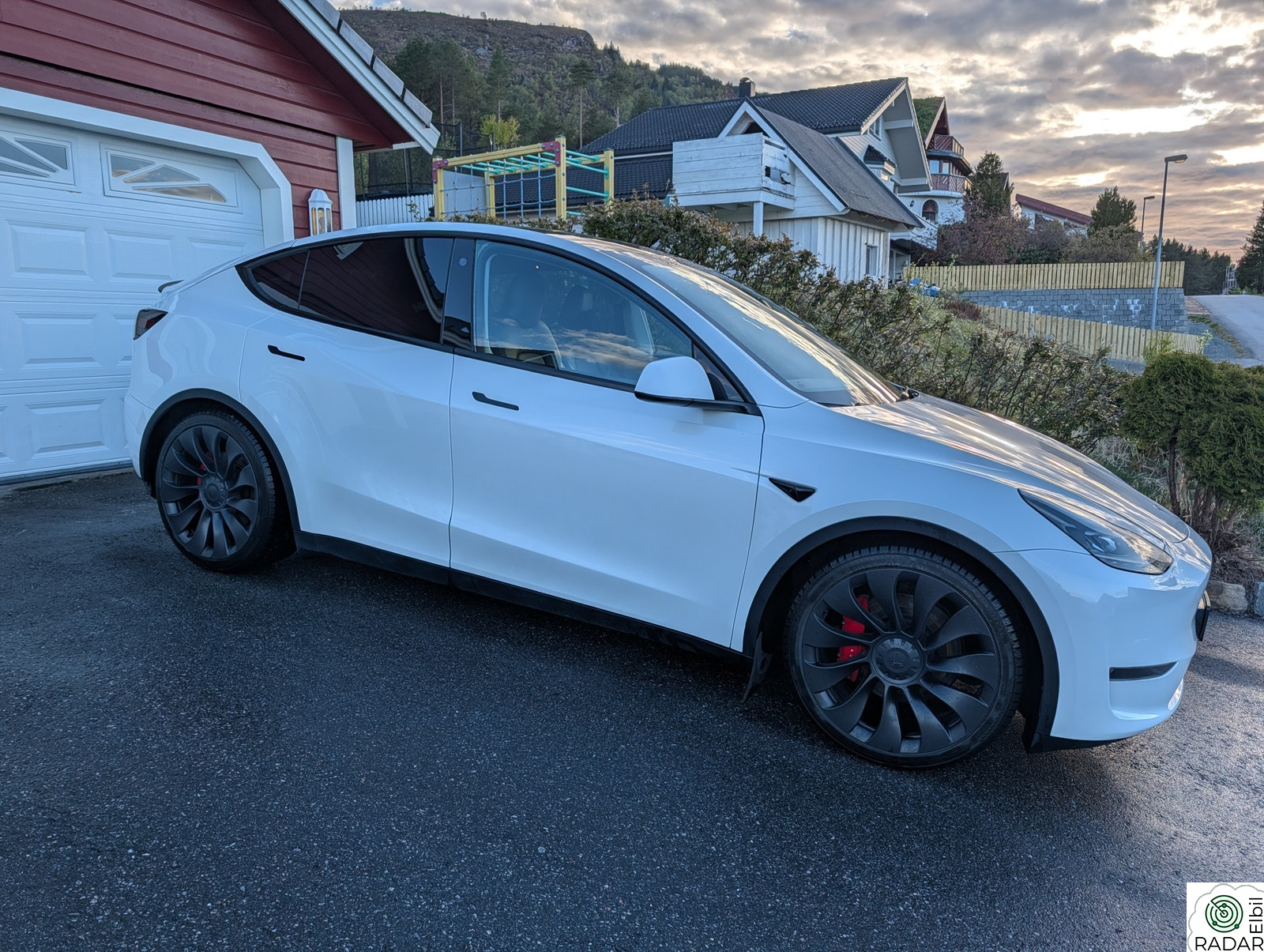 TESLA Model Y Performance AWD