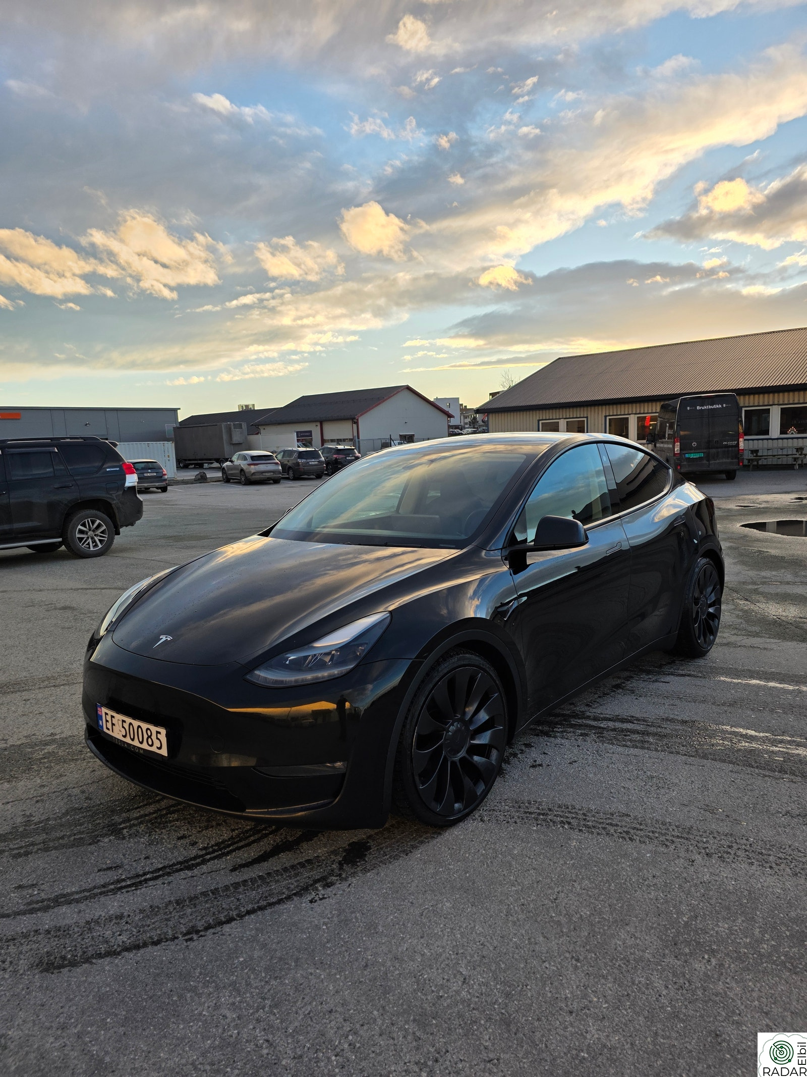 TESLA Model Y Performance AWD