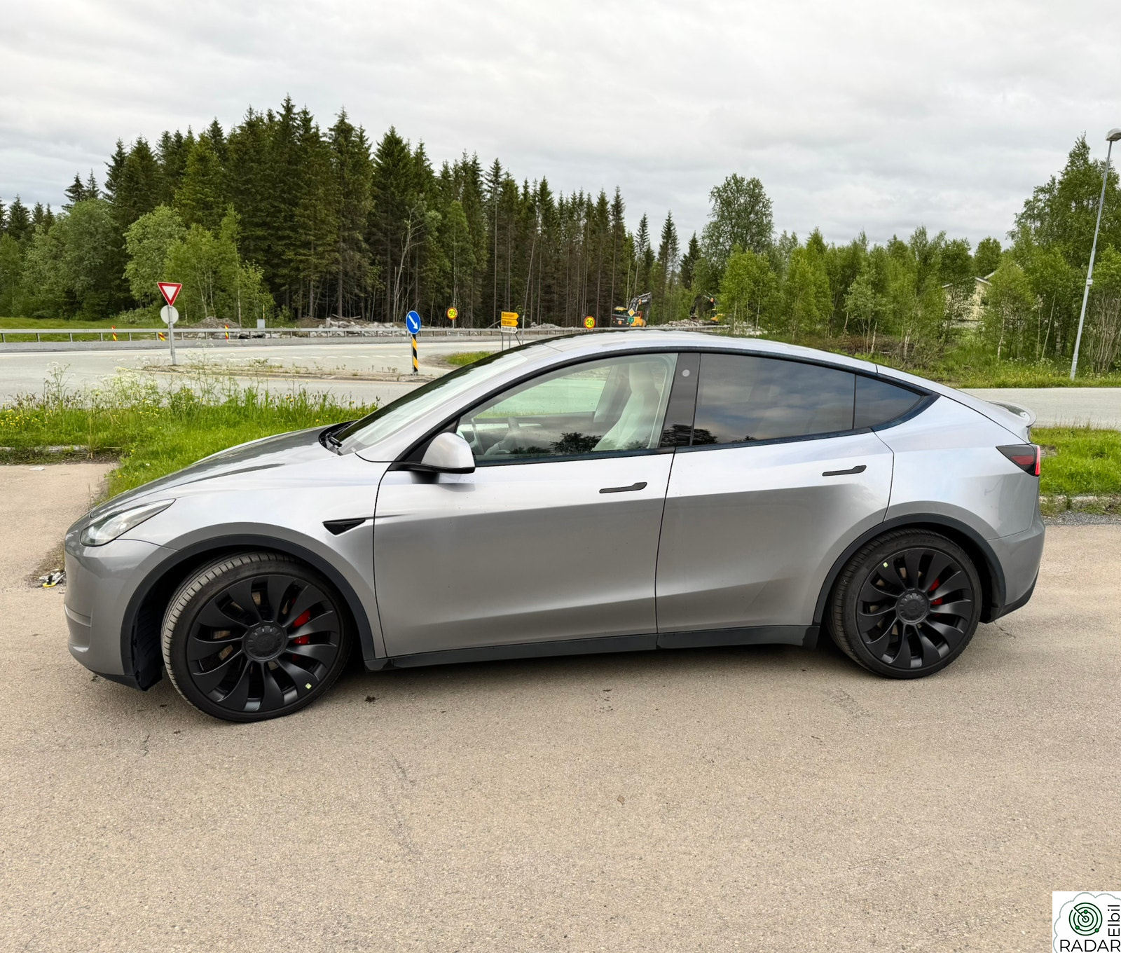 TESLA Model Y Performance AWD
