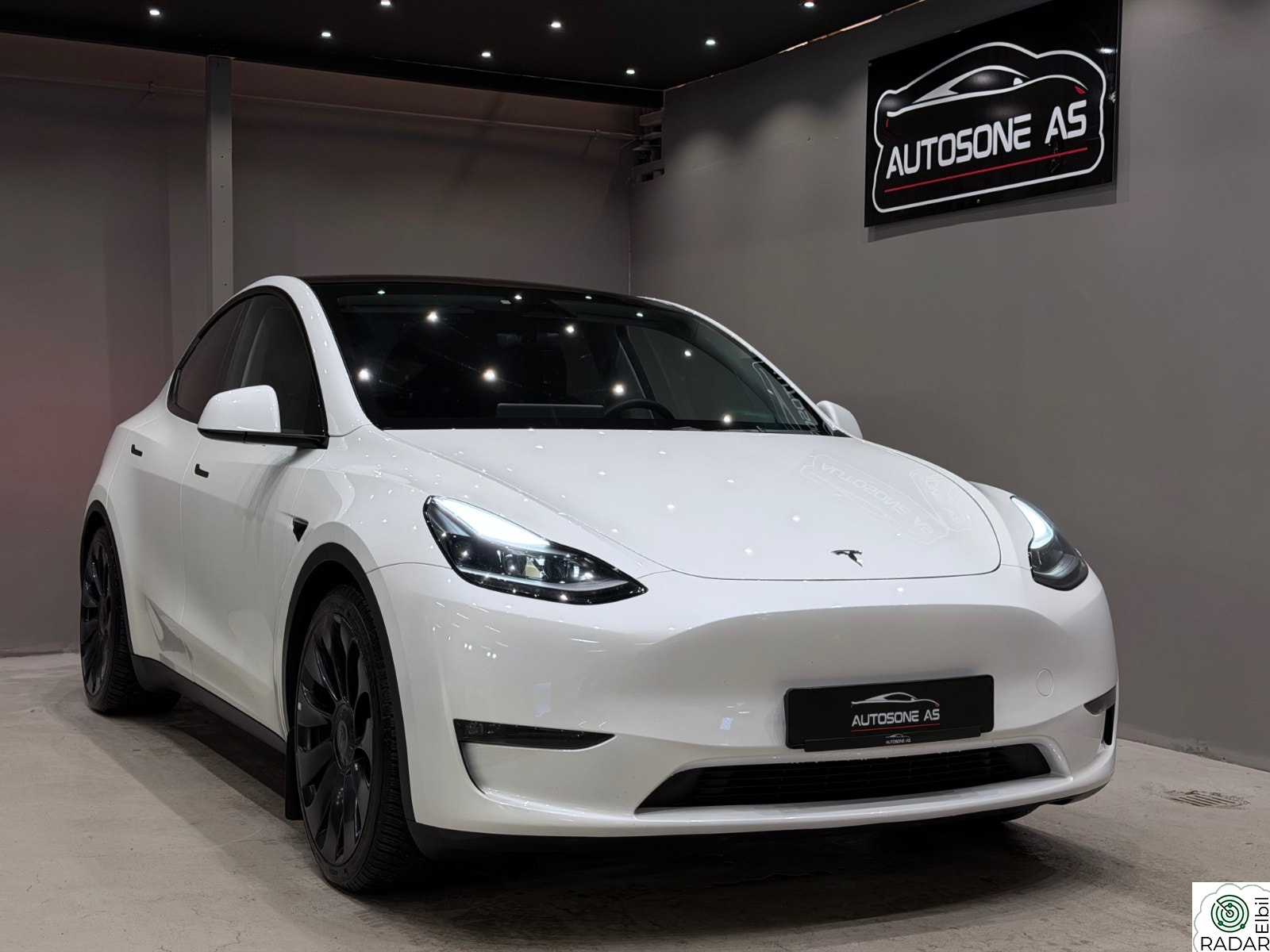 TESLA Model Y Performance / AWD / Pano / Krok / AP / Ryzen / Premium+