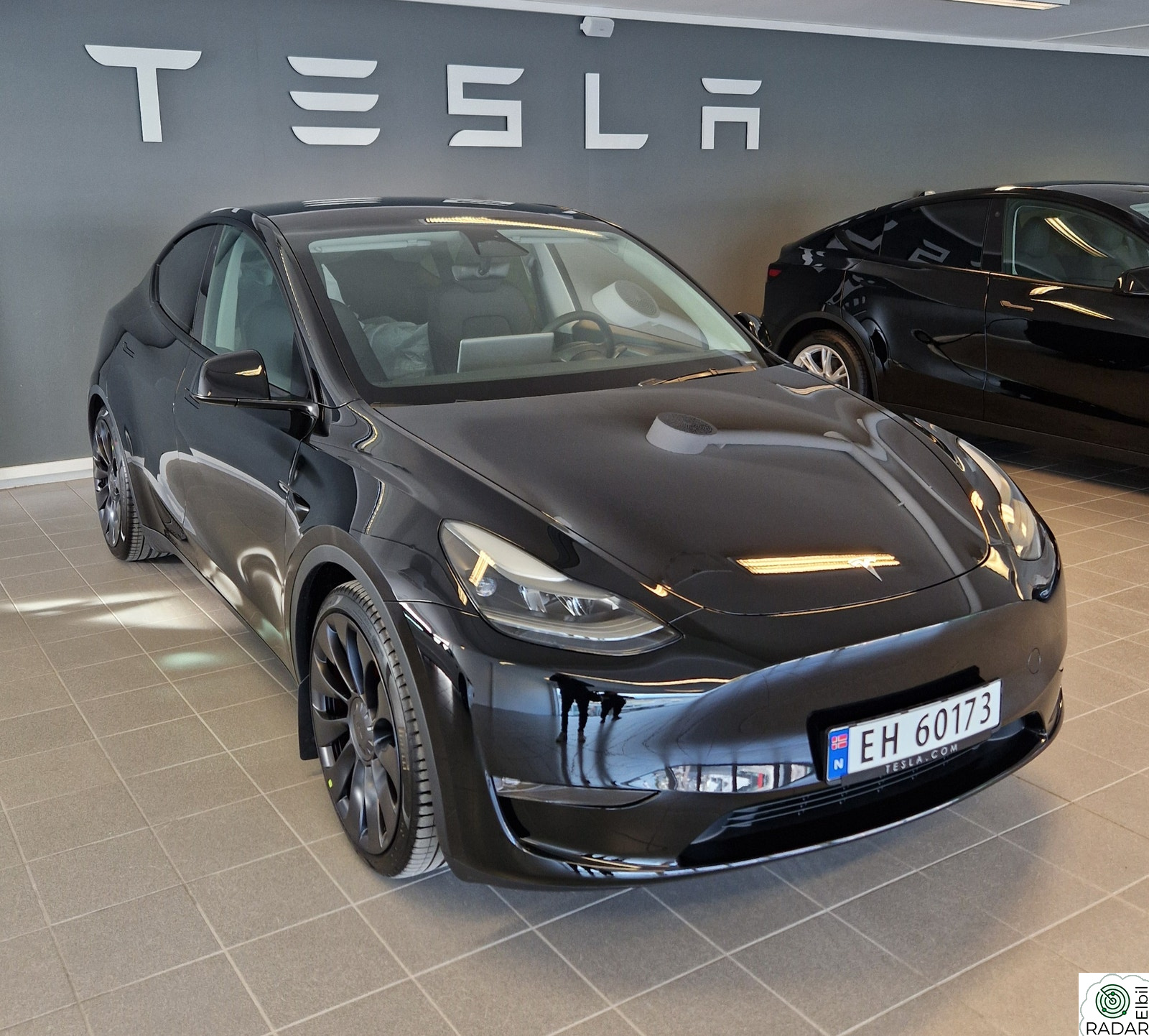 TESLA Model Y Performance AWD