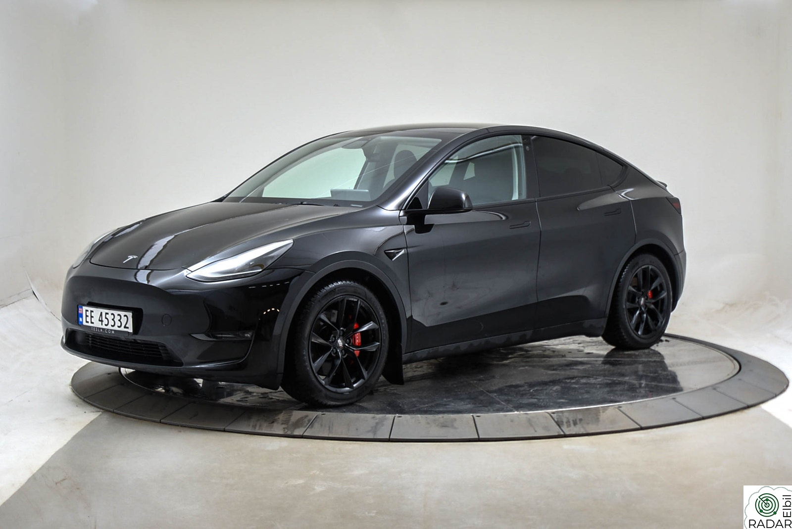 TESLA Model Y Performance AWD