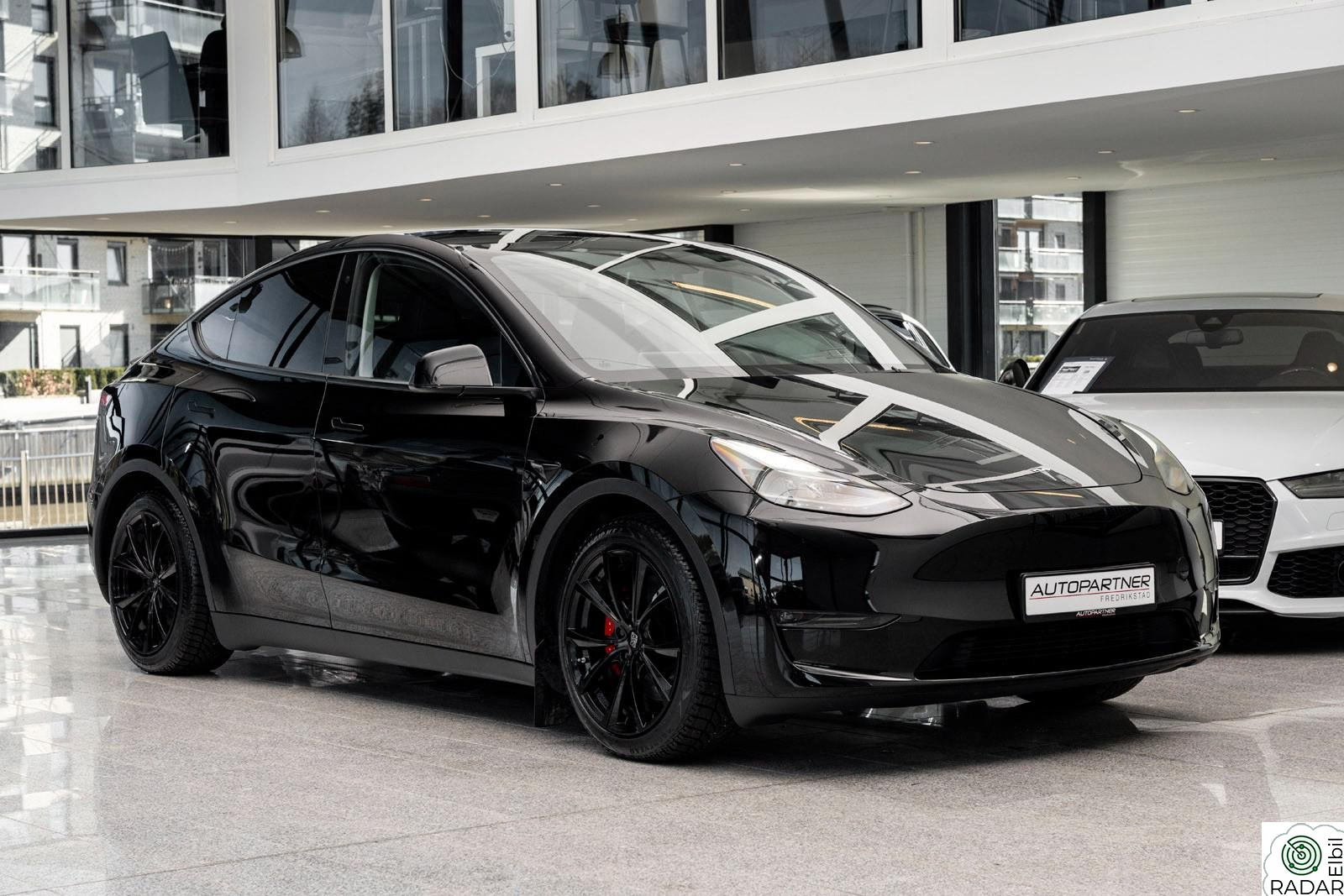 TESLA Model Y Performance AWD Hengerfeste, Glasstak, 21"++