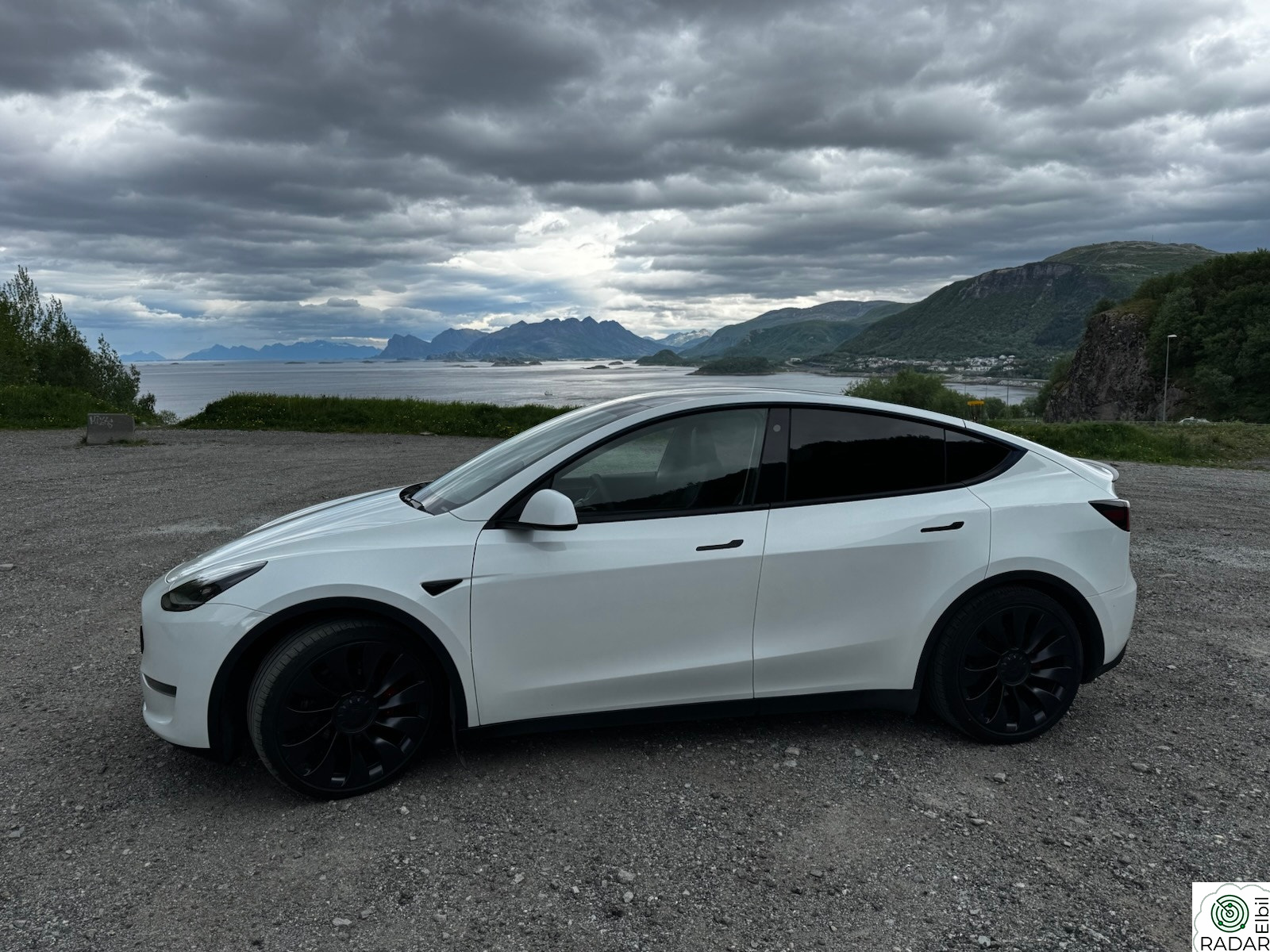 TESLA Model Y Performance AWD/534hk/21"Ûber/Panorama