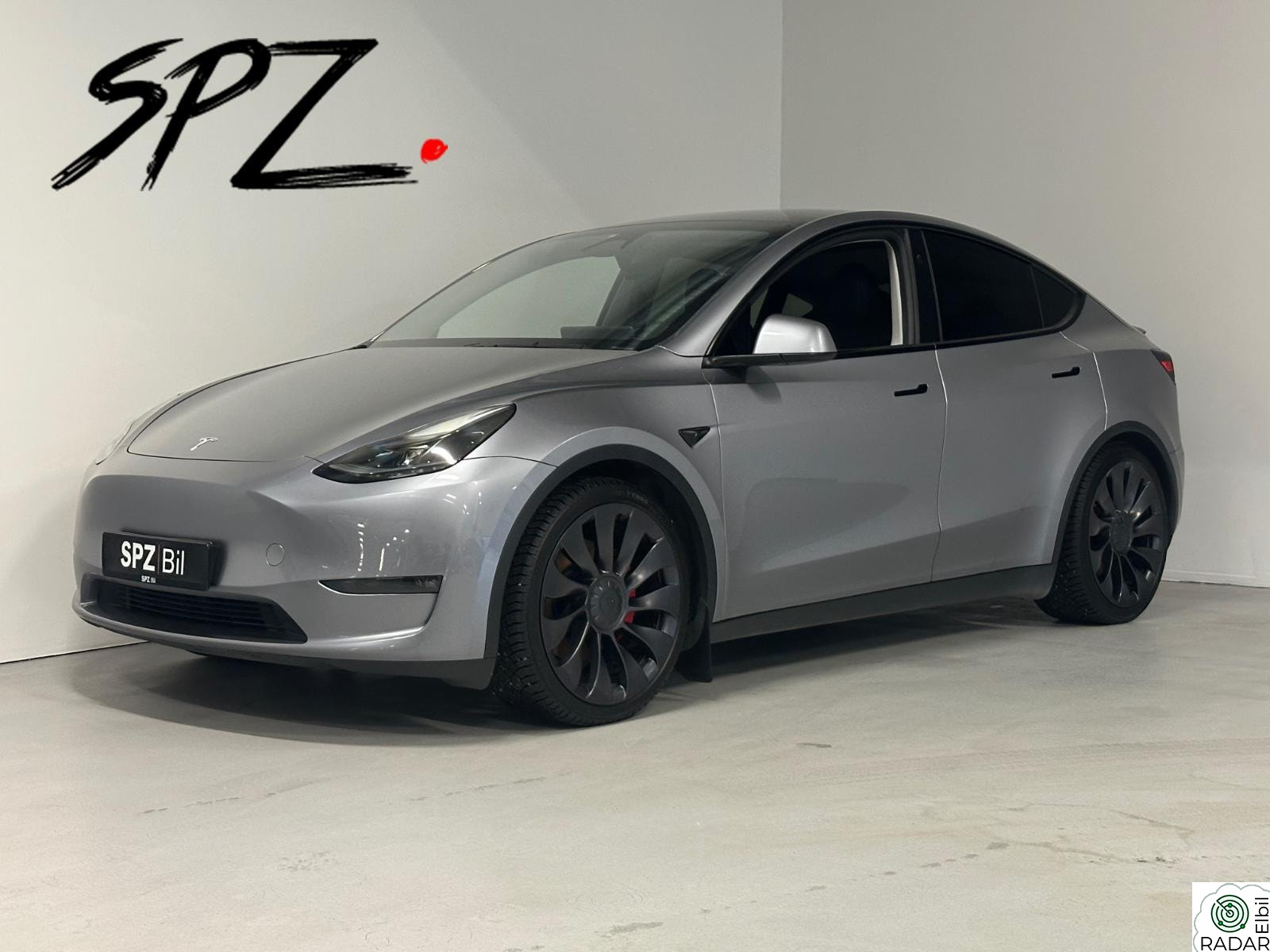 TESLA Model Y PERFORMANCE AWD KROK VPUMPE PREMIUM LYD SKINN PANO