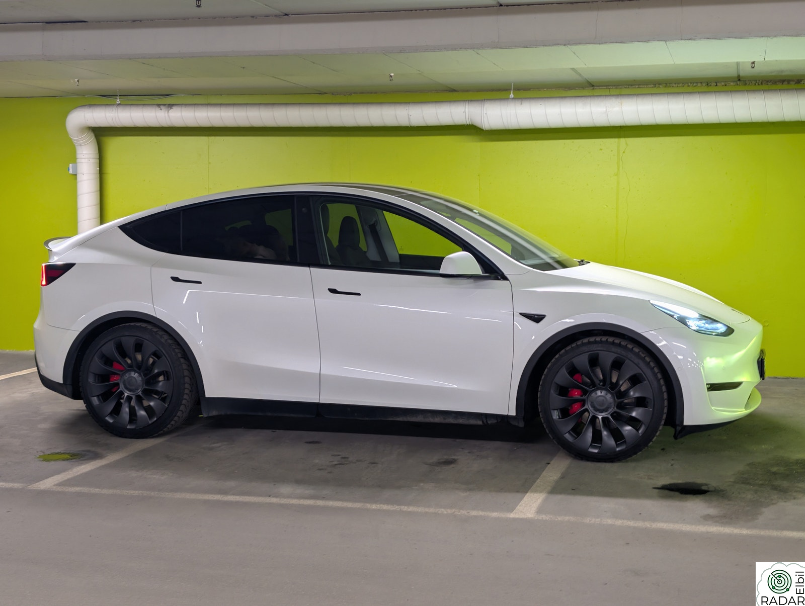 TESLA Model Y Performance AWD