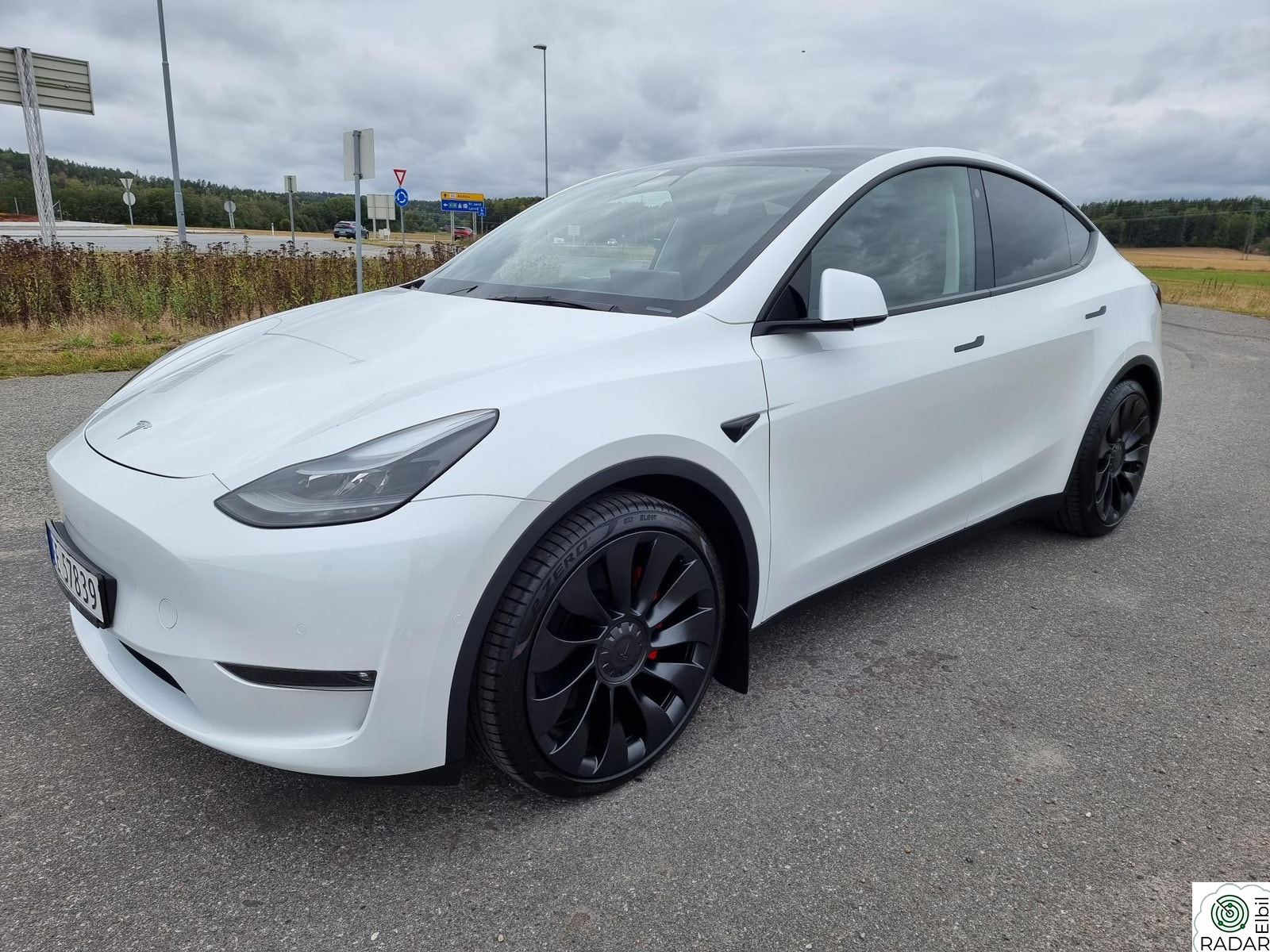 TESLA Model Y Performance, p-sensorer,AWD, 2022/2023 mod,552kg N.last