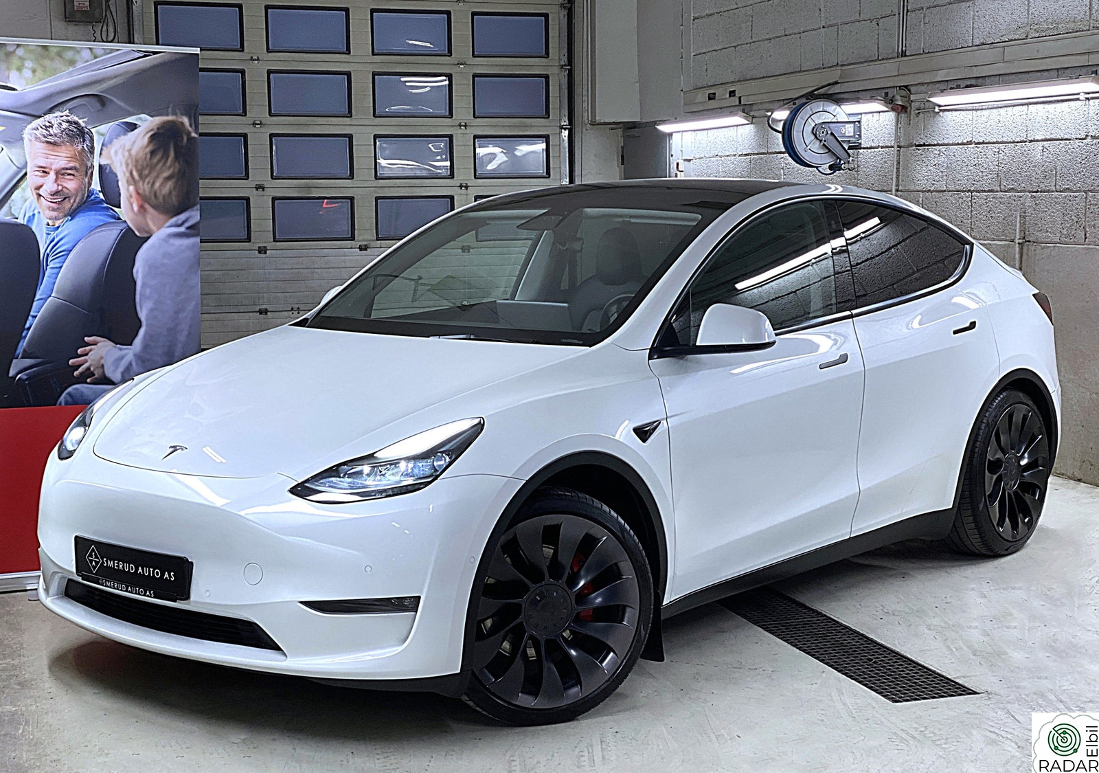 TESLA Model Y Performance | 4X4 | Autopilot | Premium | Hengerfeste