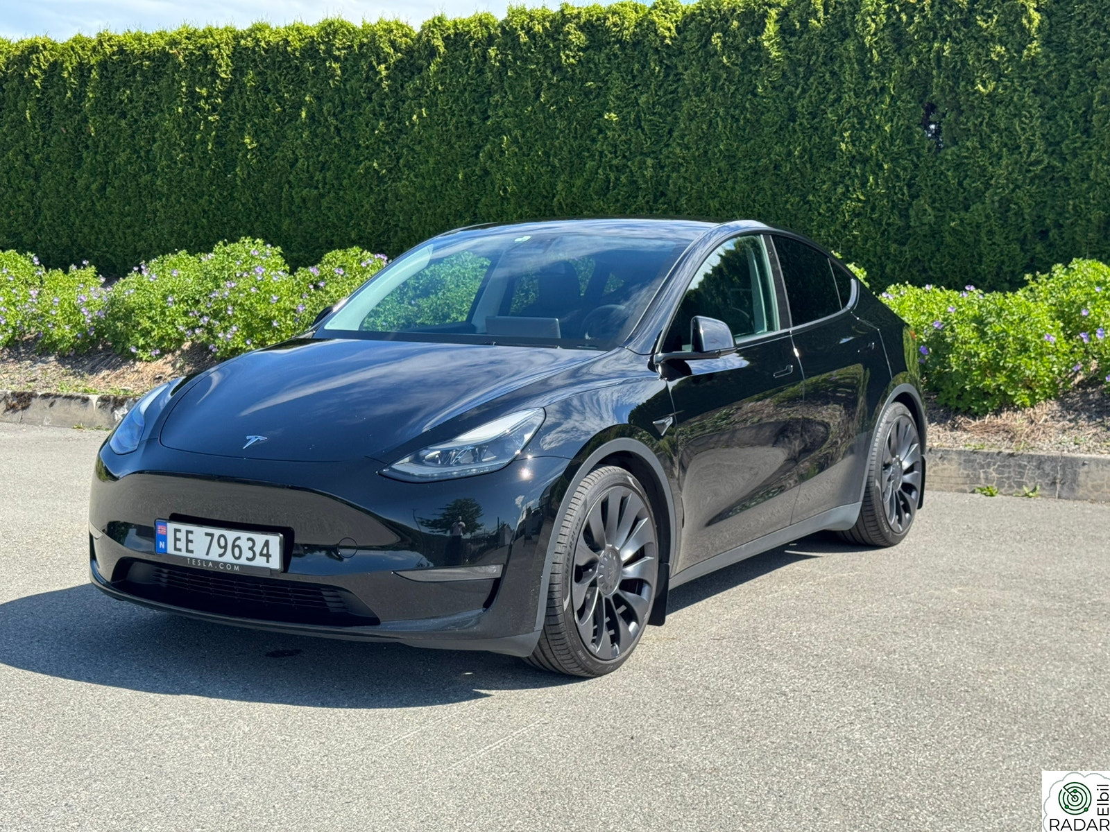 TESLA Model Y PERFORMANCE AWD/ TOPPUTSTYRT