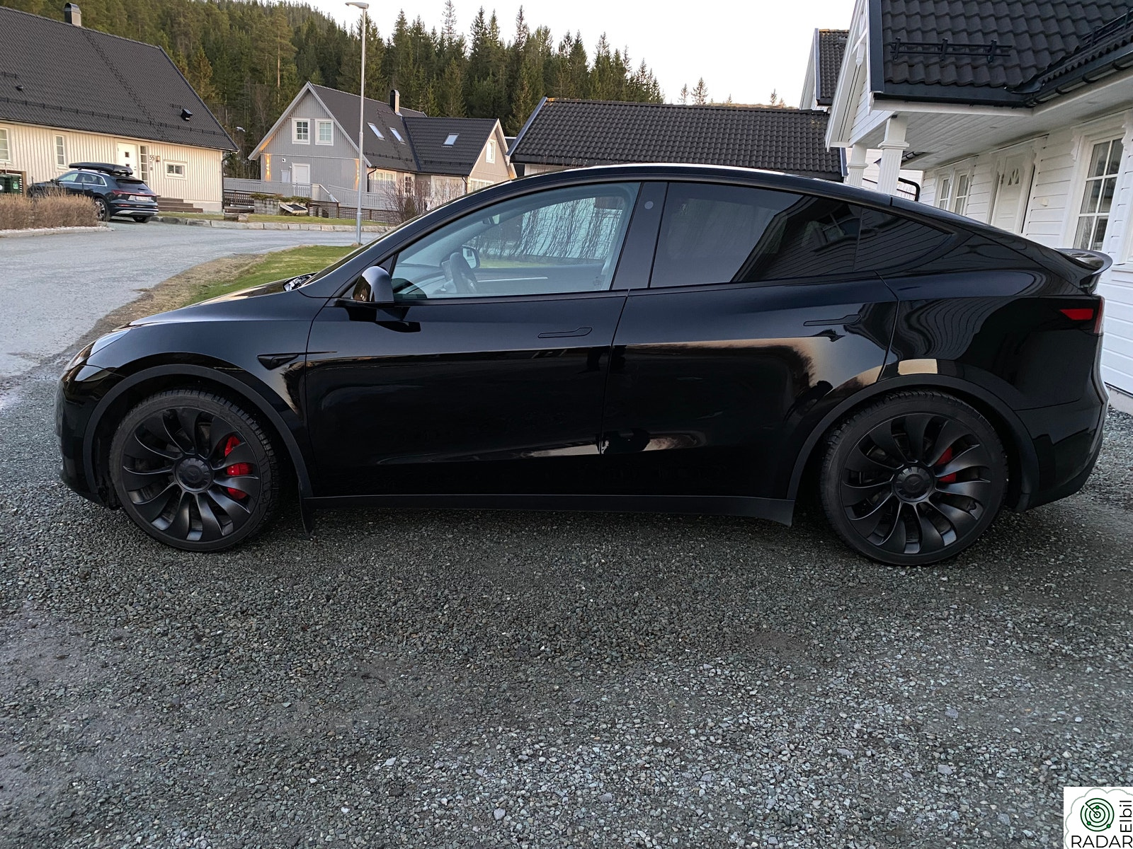 TESLA Model Y PERFORMANCE:21“+21“/KARBONINTERIØR/TVSKJERM BAK+++