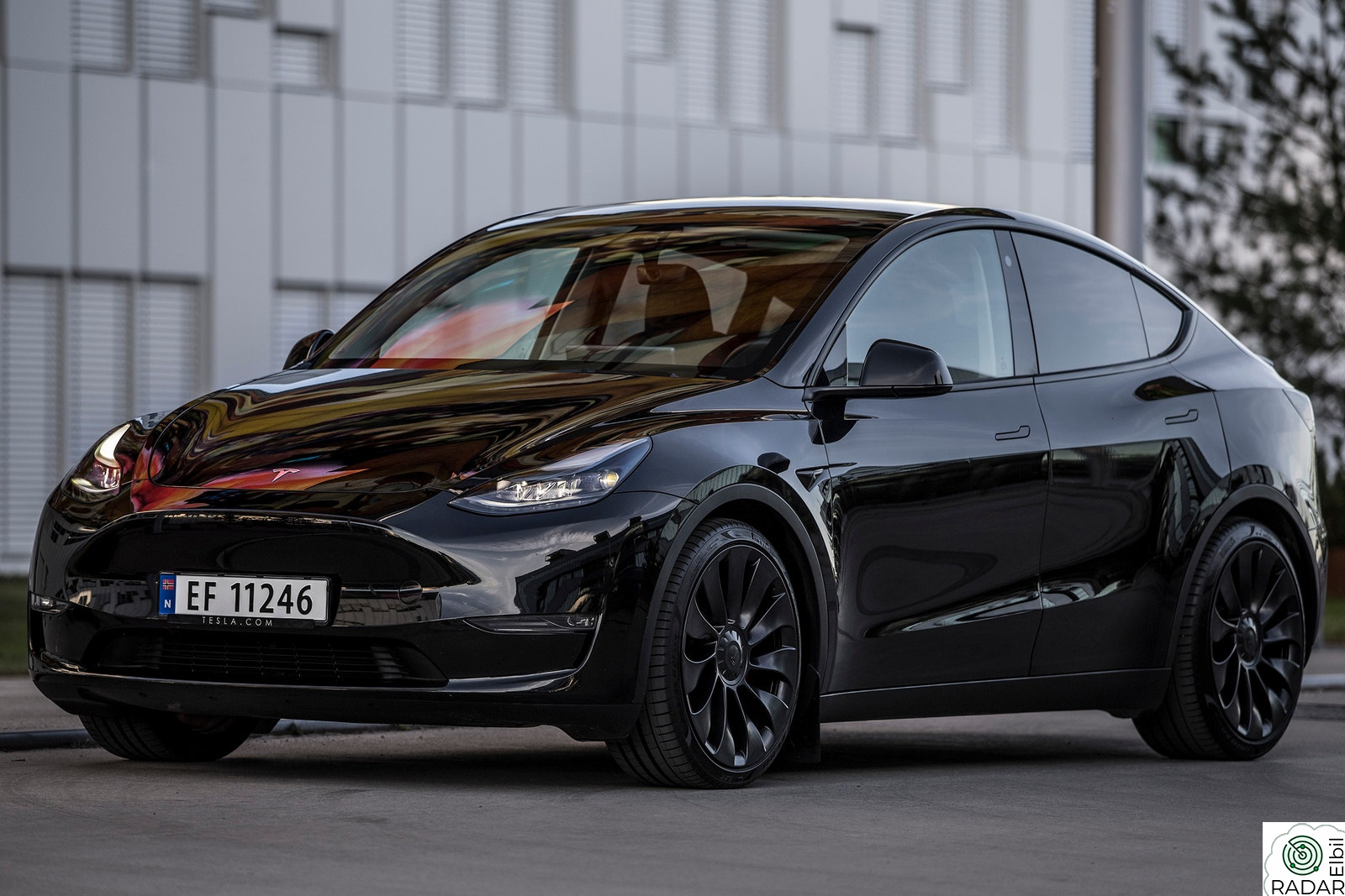 TESLA Model Y Performance AWD | Krok | Premium | 21+21 ÜBER