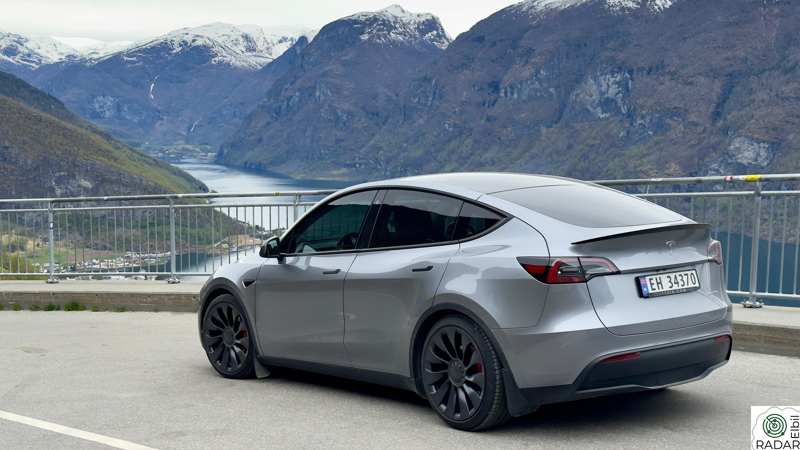 TESLA Model Y Performance AWD