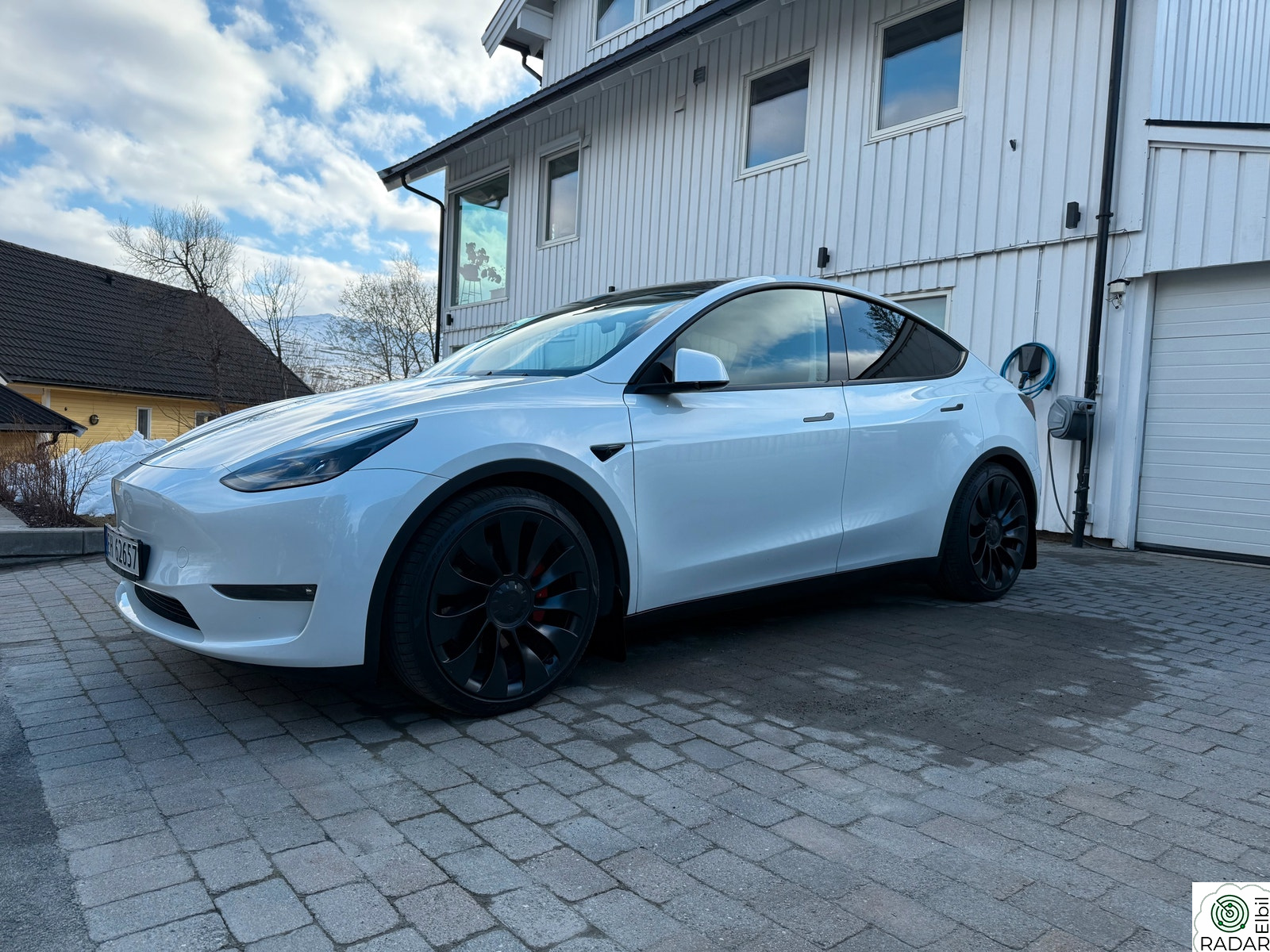 TESLA Model Y Performance AWD