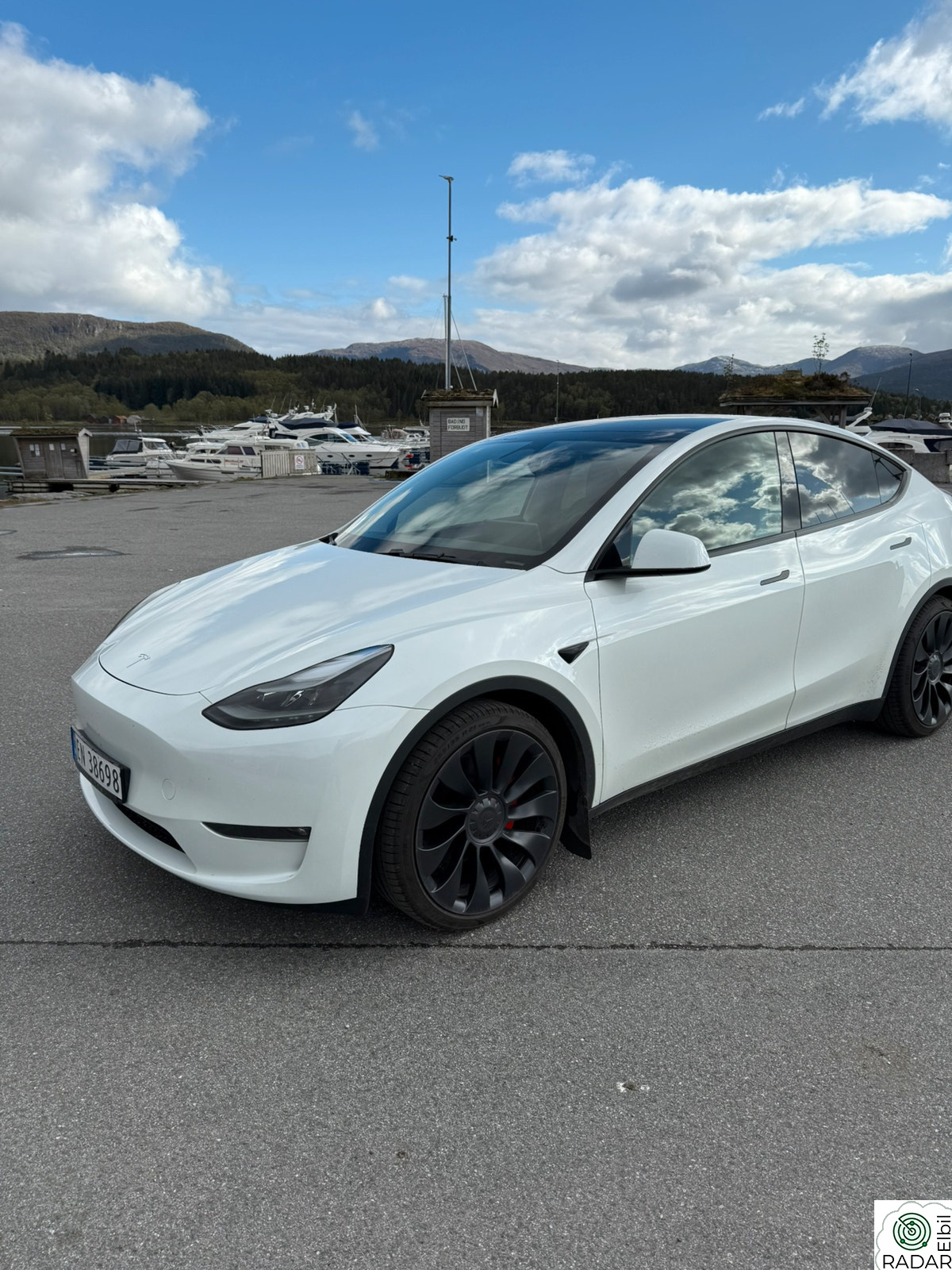 TESLA Model Y Performance AWD Uberturbin S/V ,skjerm i baksete