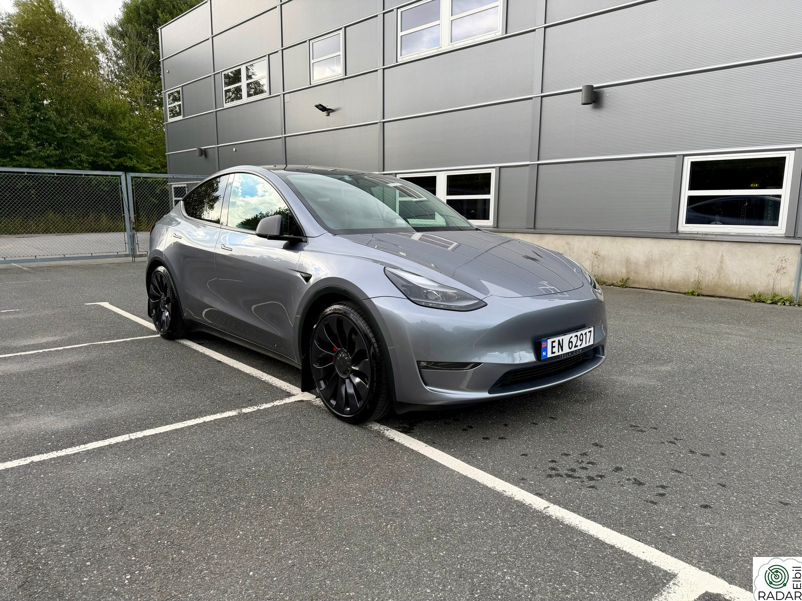 TESLA Model Y Performance AWD 21´´S + V hjul, krok
