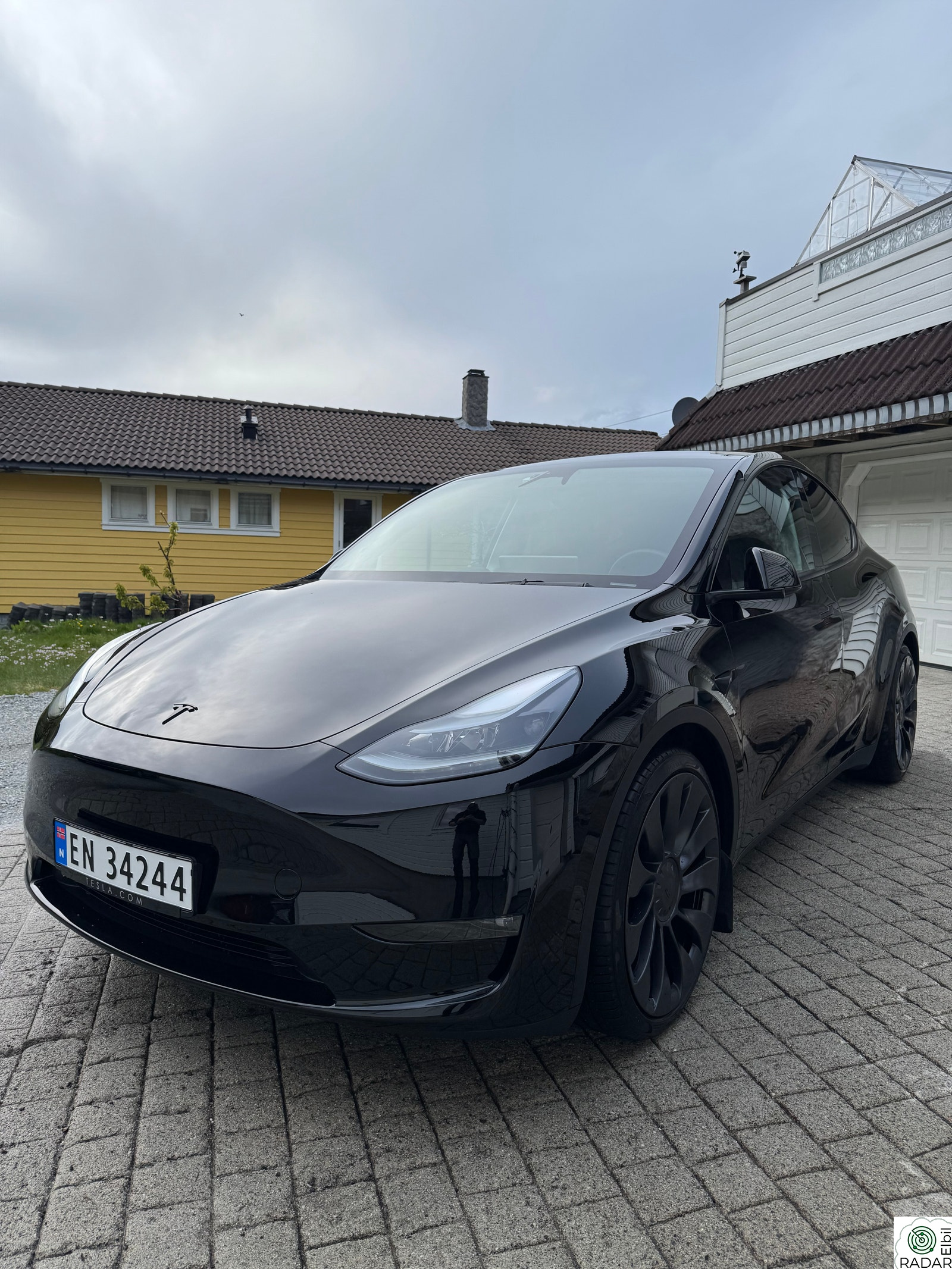 TESLA Model Y Performance AWD