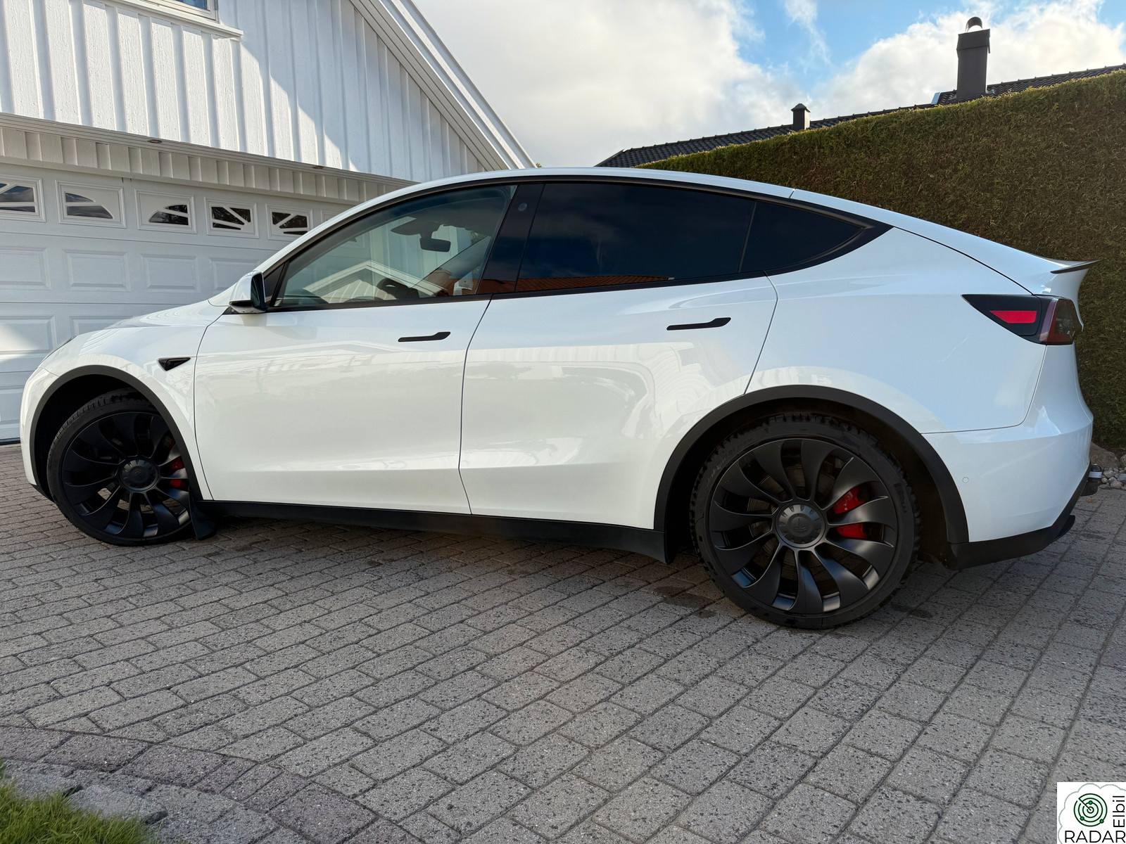 TESLA Model Y Performance AWD - lav km