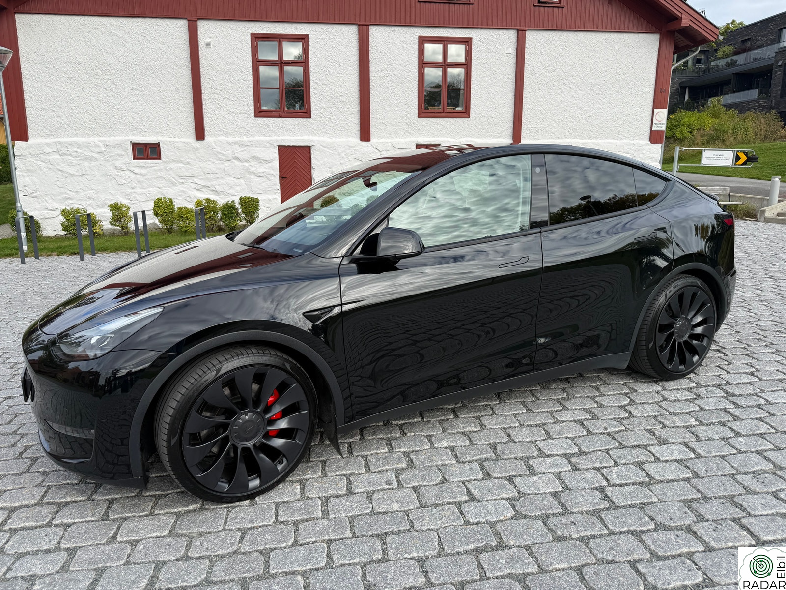 TESLA Model Y Performance AWD