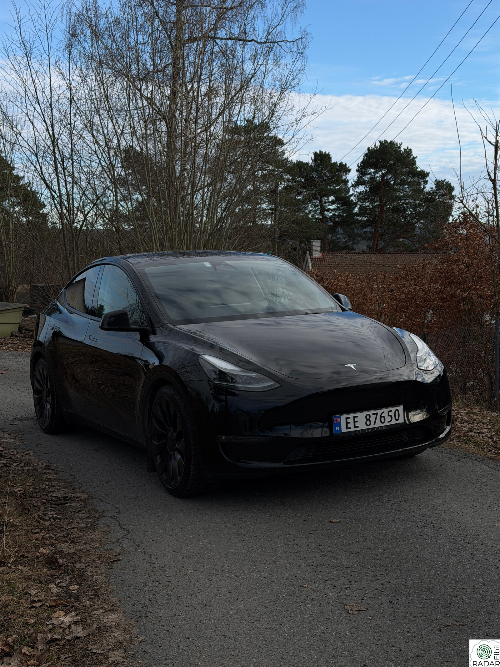 TESLA Model Y Performance / Krok / 2 hjulsett / Sort / Lav KM