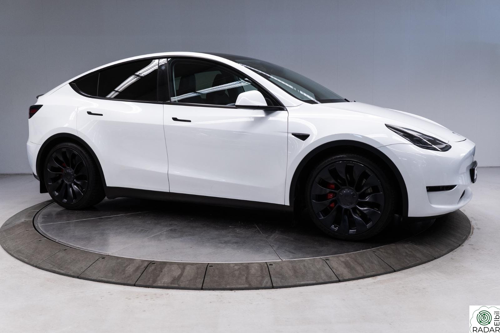 TESLA Model Y PERFORMANCE 534HK AWD 360KAMERA+ACC+PANO+SKINN+GARANTI