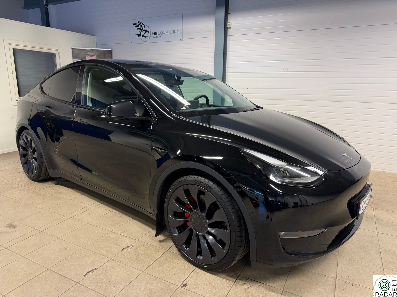 TESLA Model Y AWD PERFORMANCE/Navi/Autopilot/Kam/Key/DAB/21"/Krok