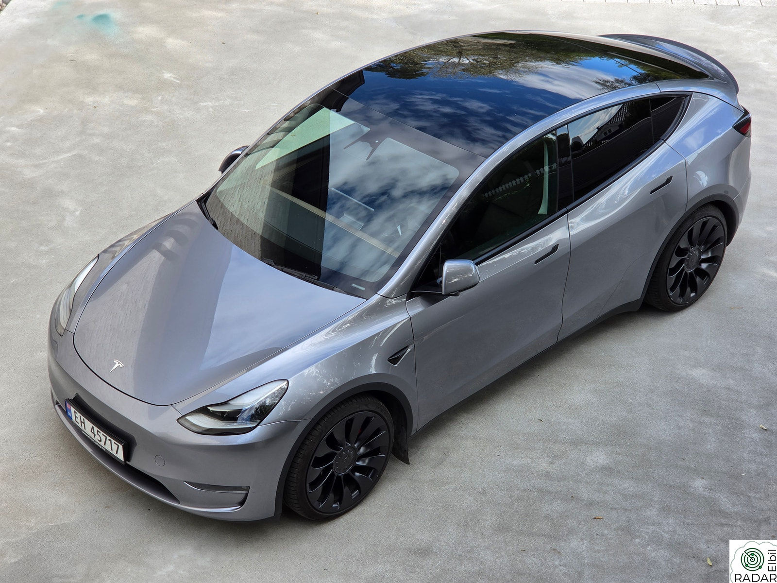 TESLA Model Y Performance AWD