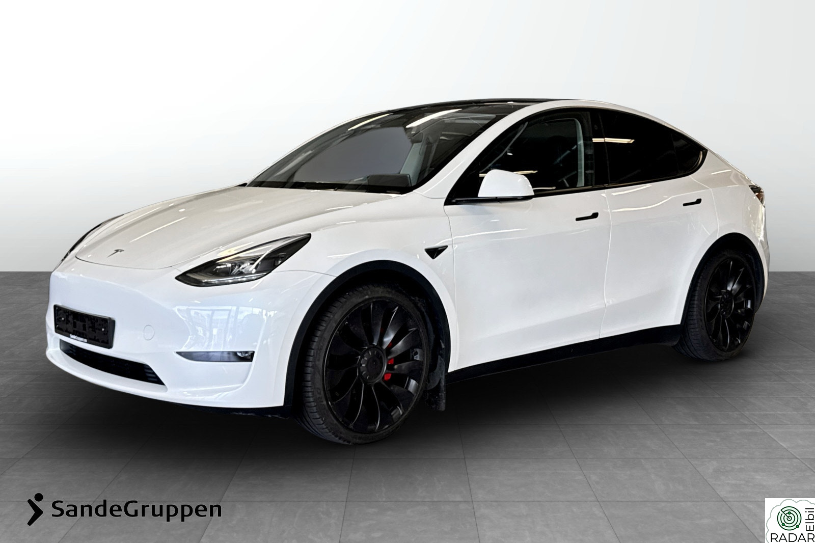 TESLA Model Y Performance AWD 514km, Premium, Krok , AP, V.Pumpe++