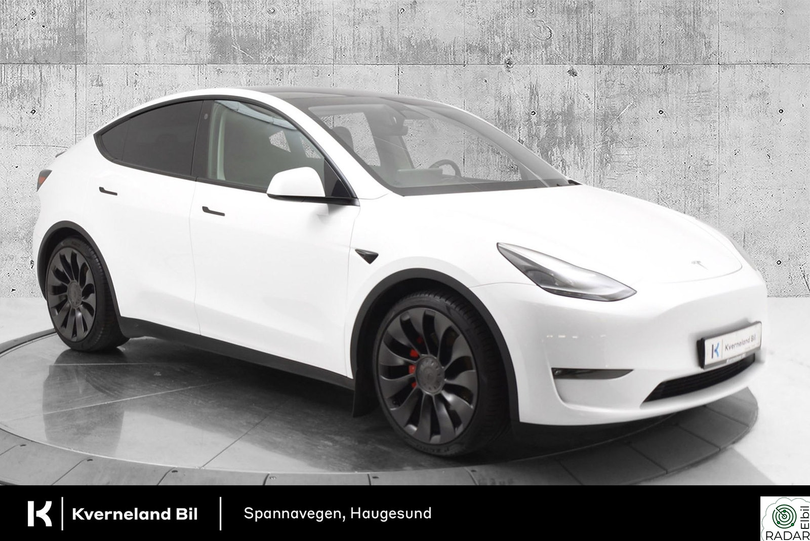 TESLA Model Y AWD 514 km / Skinn / Kamera / Navi