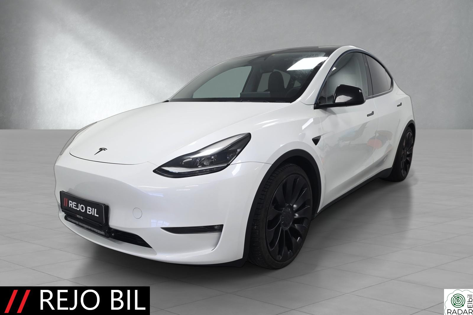 TESLA Model Y PERFORMANCE,PANO,NAVI,RKAM,KROK