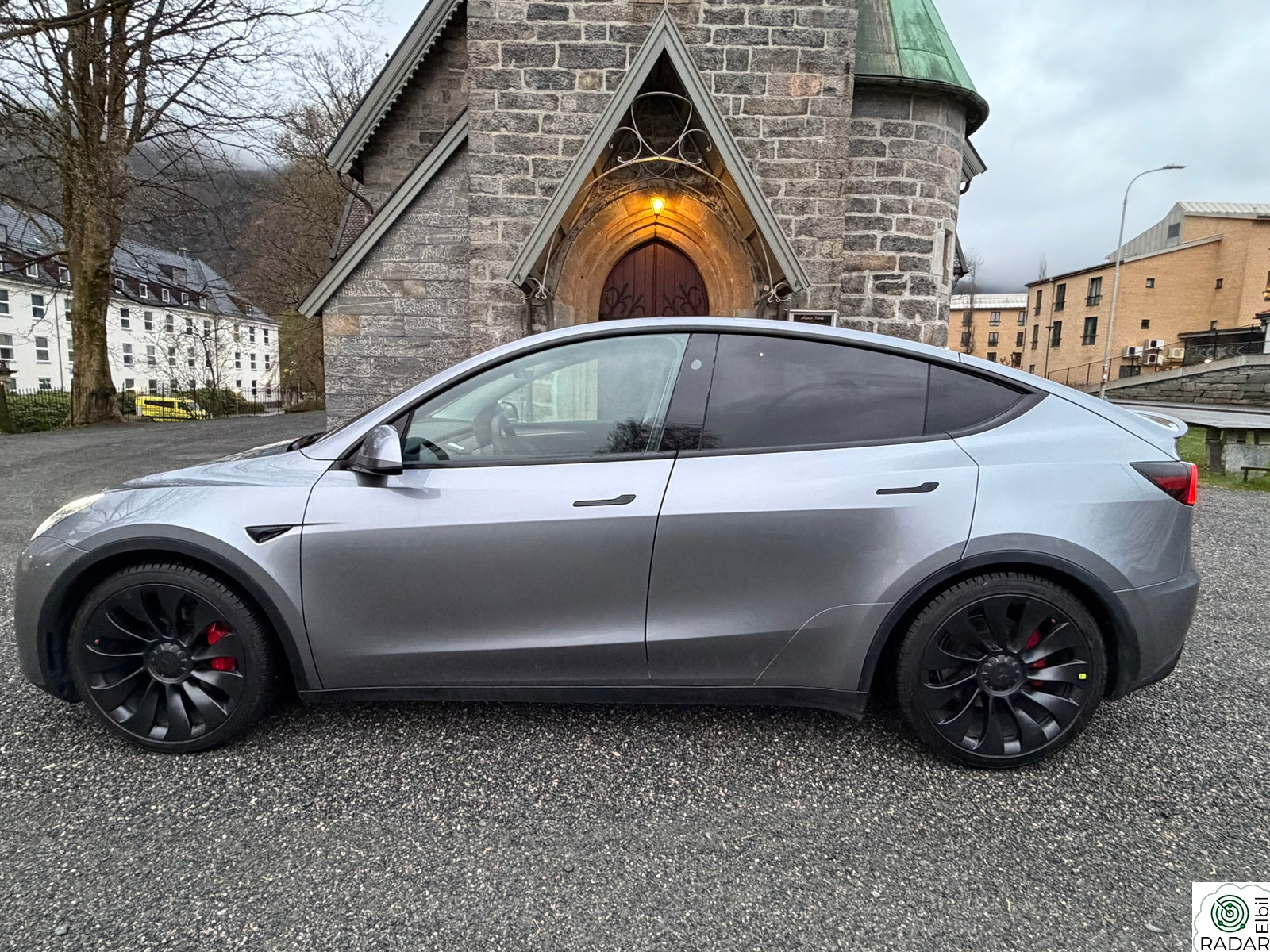 TESLA Model Y Performance/to sett 21"/quicksilver/krok++