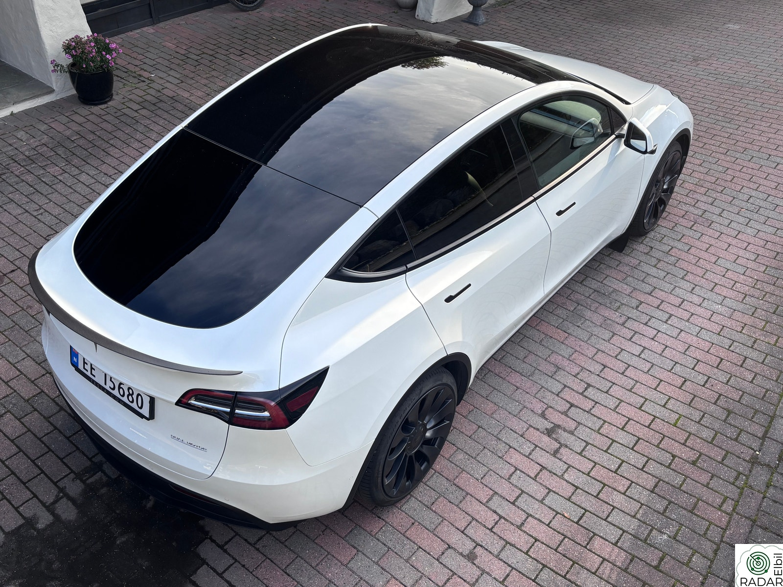 TESLA Model Y PERFORMANCE AWD, 1-EIER, LAV KM, EU-OK 6/28
