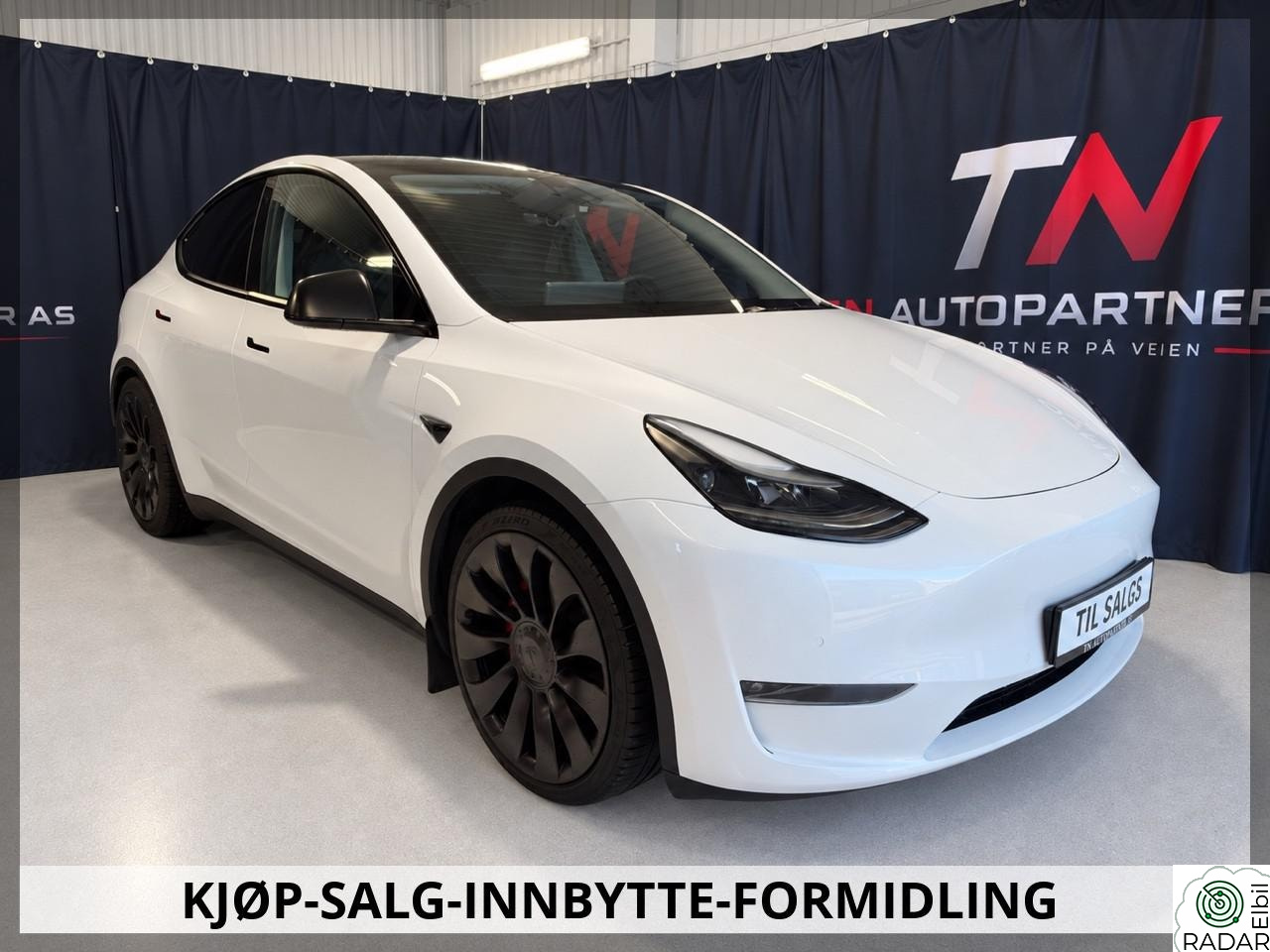 TESLA Model Y Performance AWD | Krok | Panorama | Autopilot